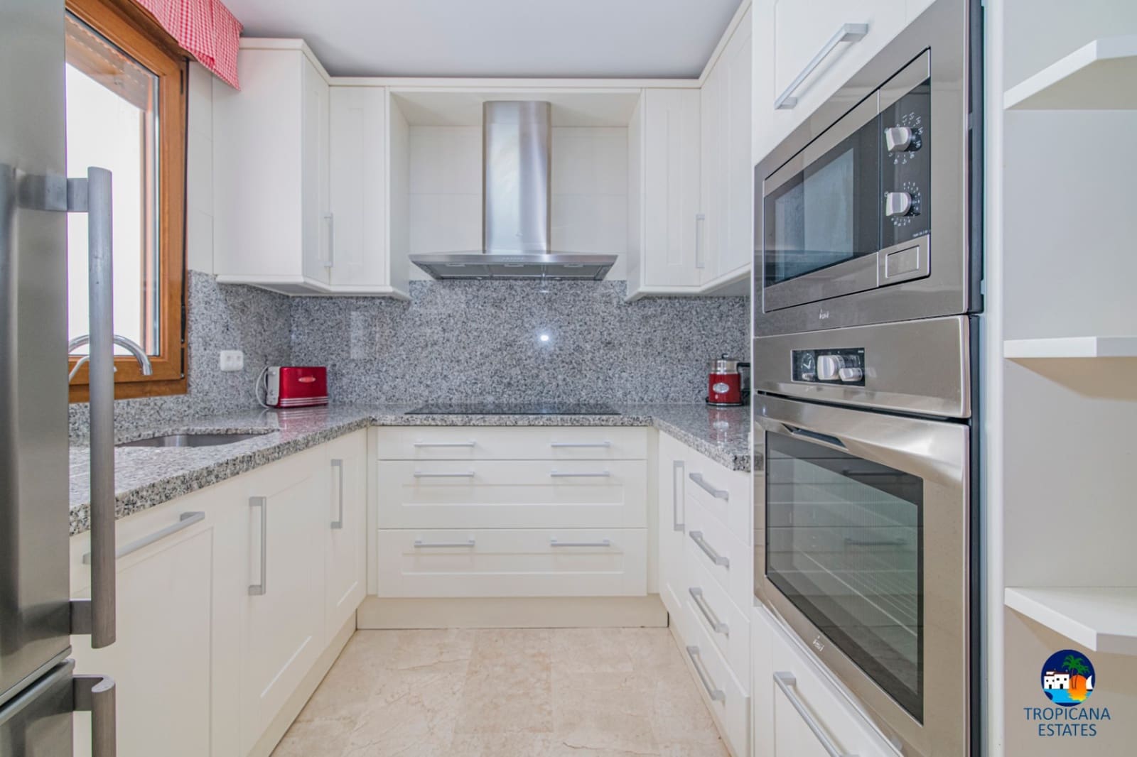 3 makuuhuone Rivitalo myytävänä paikassa Almunecar mukana uima-altaan 
autotalli - 355 000 € (Ref: 8868828)