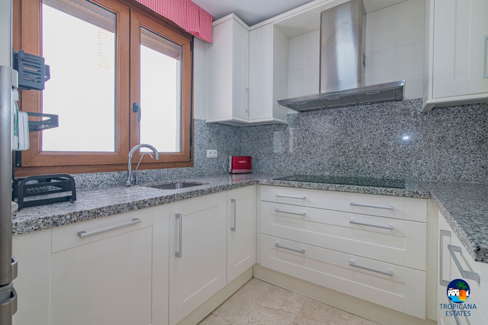 3 makuuhuone Rivitalo myytävänä paikassa Almunecar mukana uima-altaan 
autotalli - 355 000 € (Ref: 8868828)