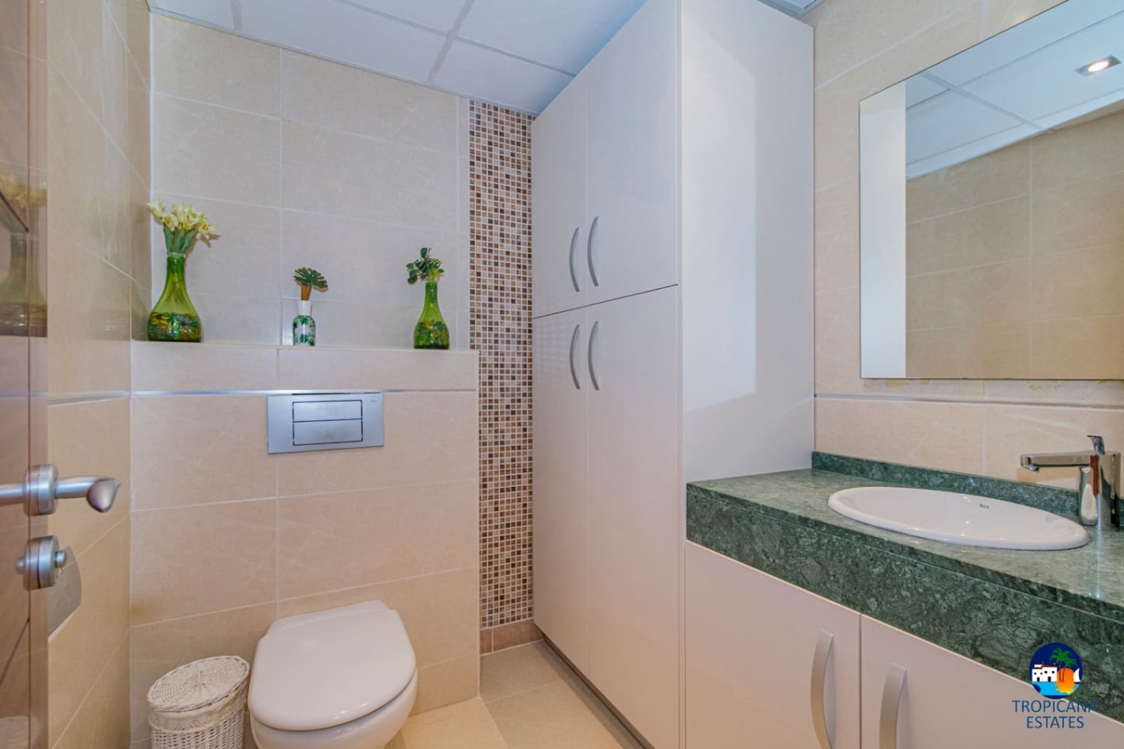 3 makuuhuone Rivitalo myytävänä paikassa Almunecar mukana uima-altaan 
autotalli - 355 000 € (Ref: 8868828)