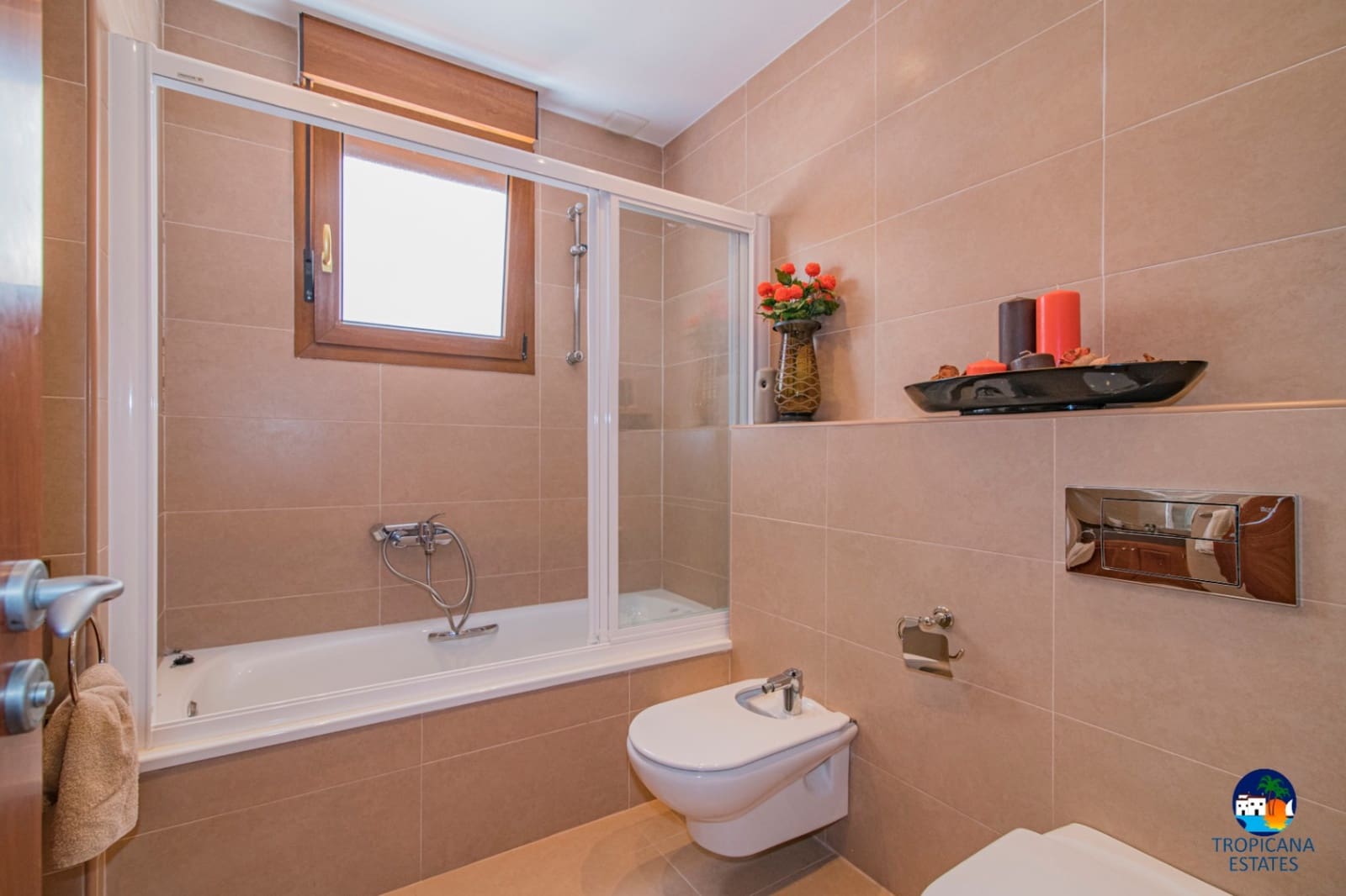 3 makuuhuone Rivitalo myytävänä paikassa Almunecar mukana uima-altaan 
autotalli - 355 000 € (Ref: 8868828)