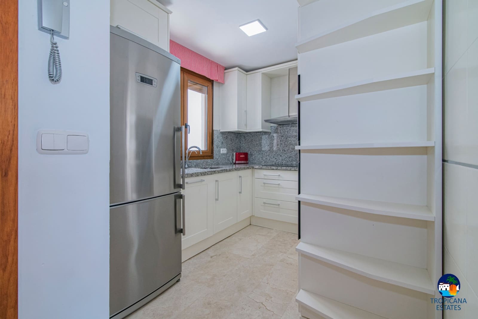 3 makuuhuone Rivitalo myytävänä paikassa Almunecar mukana uima-altaan 
autotalli - 355 000 € (Ref: 8868828)