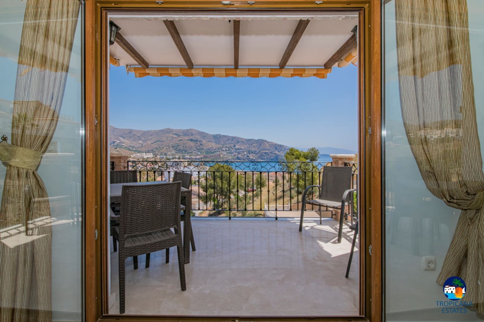 3 makuuhuone Rivitalo myytävänä paikassa Almunecar mukana uima-altaan 
autotalli - 355 000 € (Ref: 8868828)