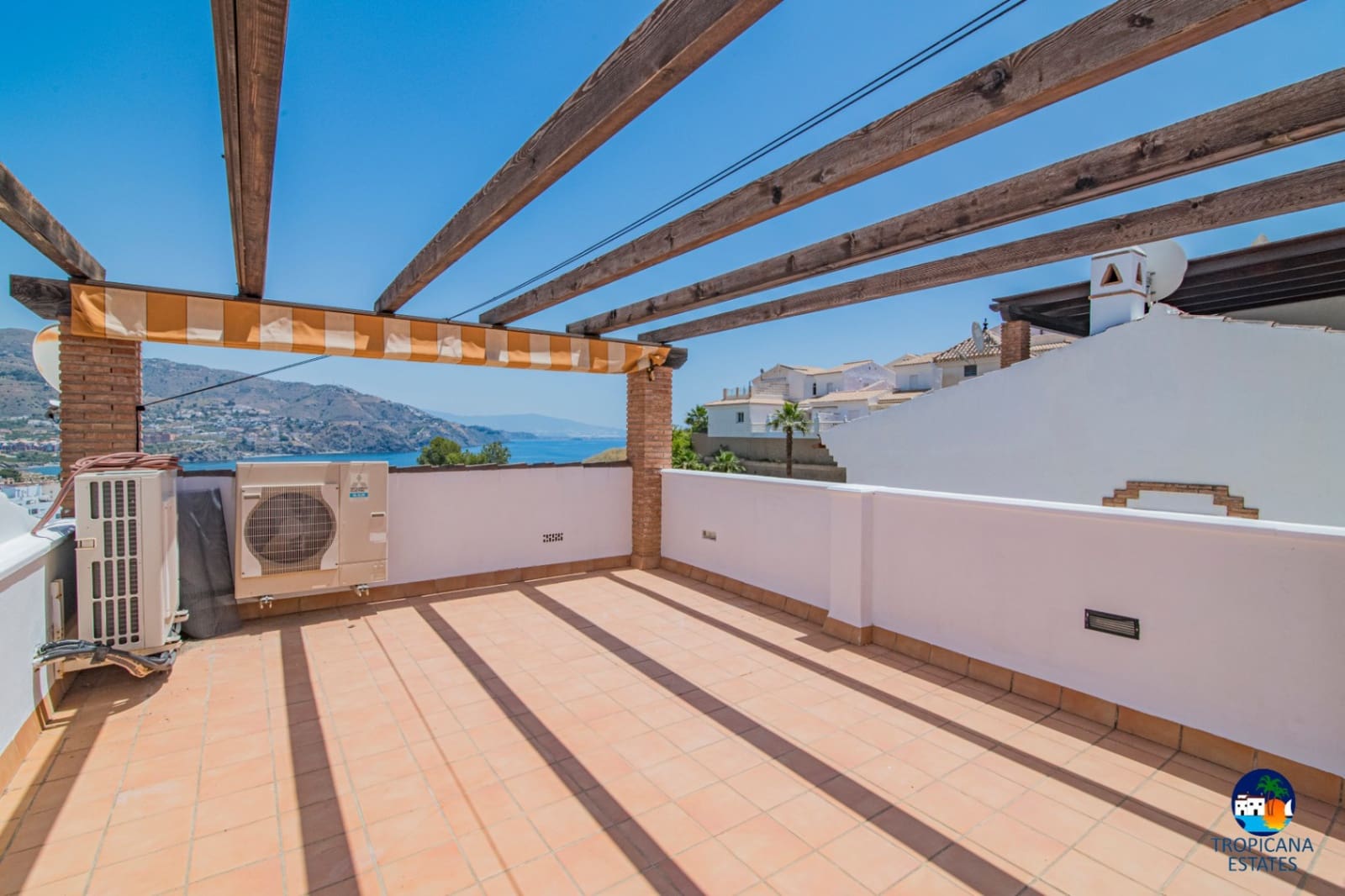 3 makuuhuone Rivitalo myytävänä paikassa Almunecar mukana uima-altaan 
autotalli - 355 000 € (Ref: 8868828)