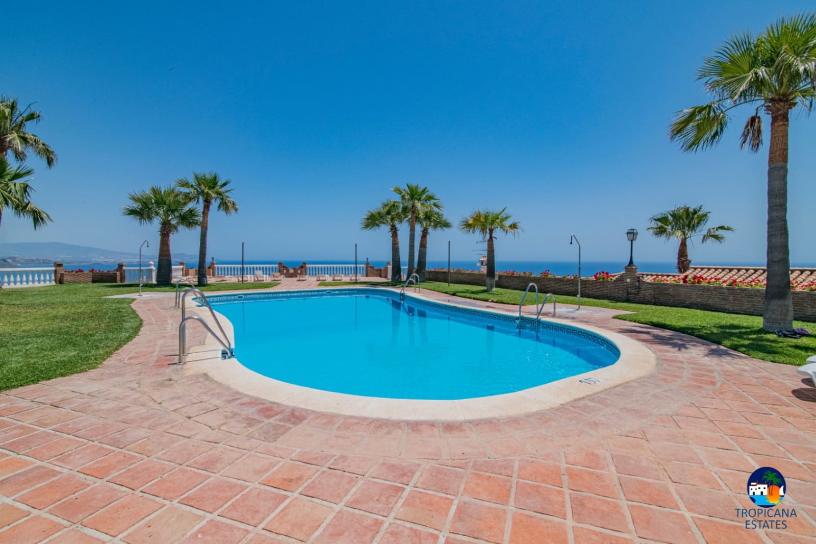 3 makuuhuone Rivitalo myytävänä paikassa Almunecar mukana uima-altaan 
autotalli - 355 000 € (Ref: 8868828)