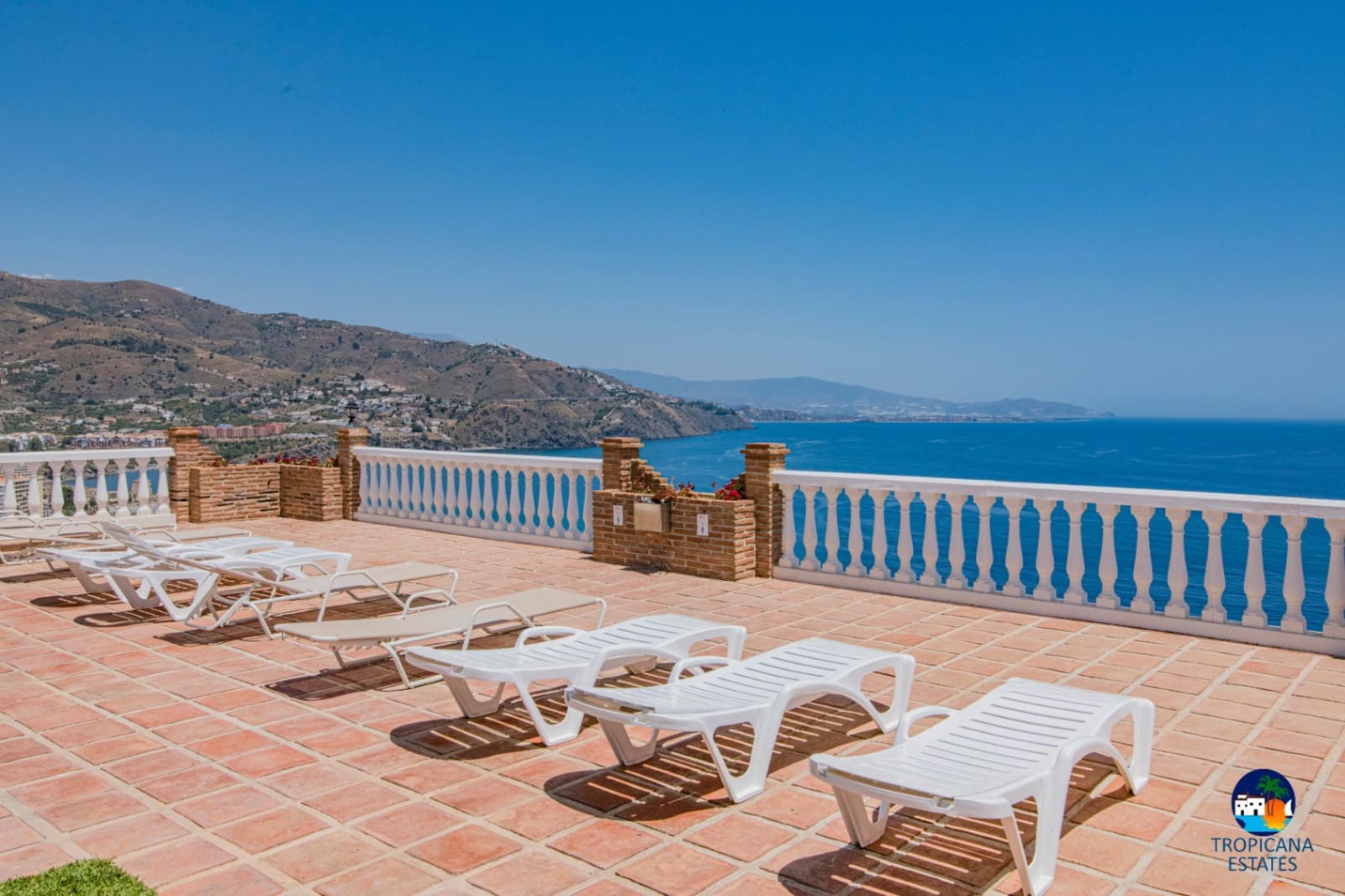 3 makuuhuone Rivitalo myytävänä paikassa Almunecar mukana uima-altaan 
autotalli - 355 000 € (Ref: 8868828)