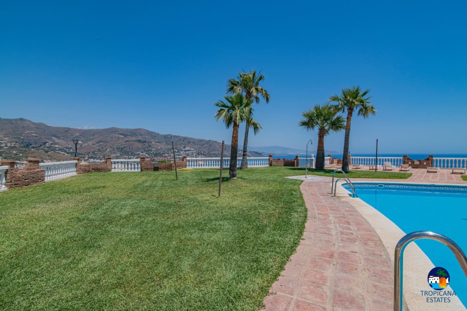 3 makuuhuone Rivitalo myytävänä paikassa Almunecar mukana uima-altaan 
autotalli - 355 000 € (Ref: 8868828)