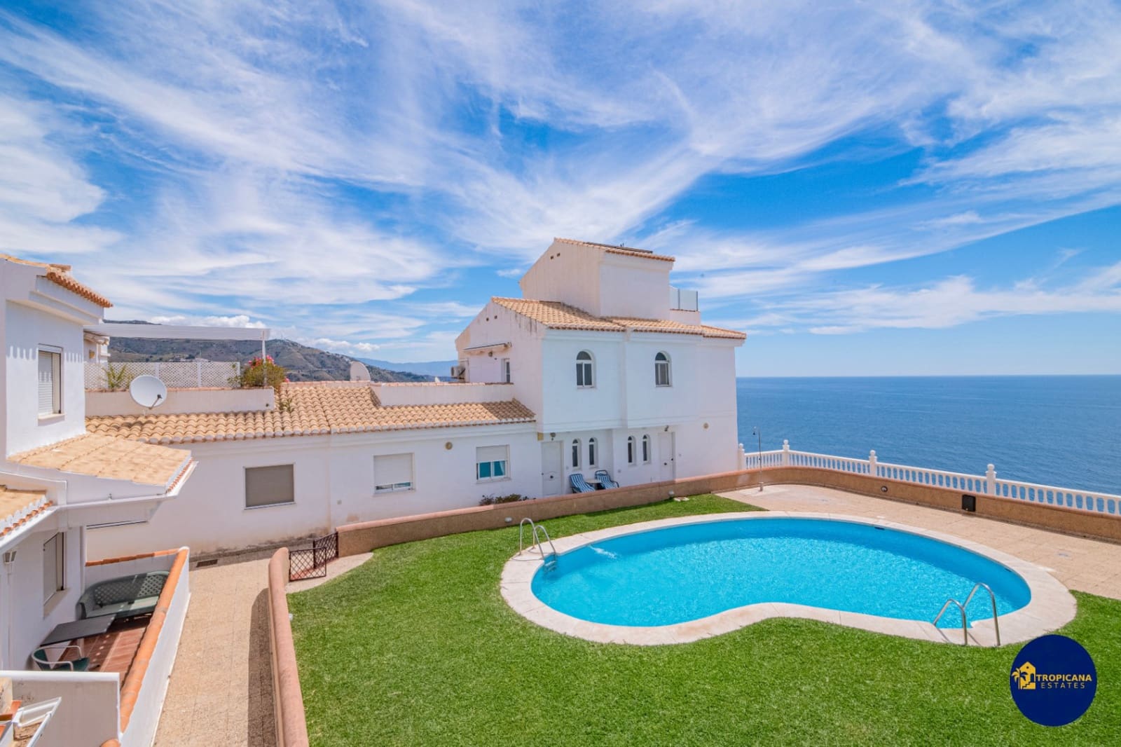 3 soveværelse Rækkehus til salg i Velilla med swimmingpool garage - € 299.000 (Ref: 8998275)