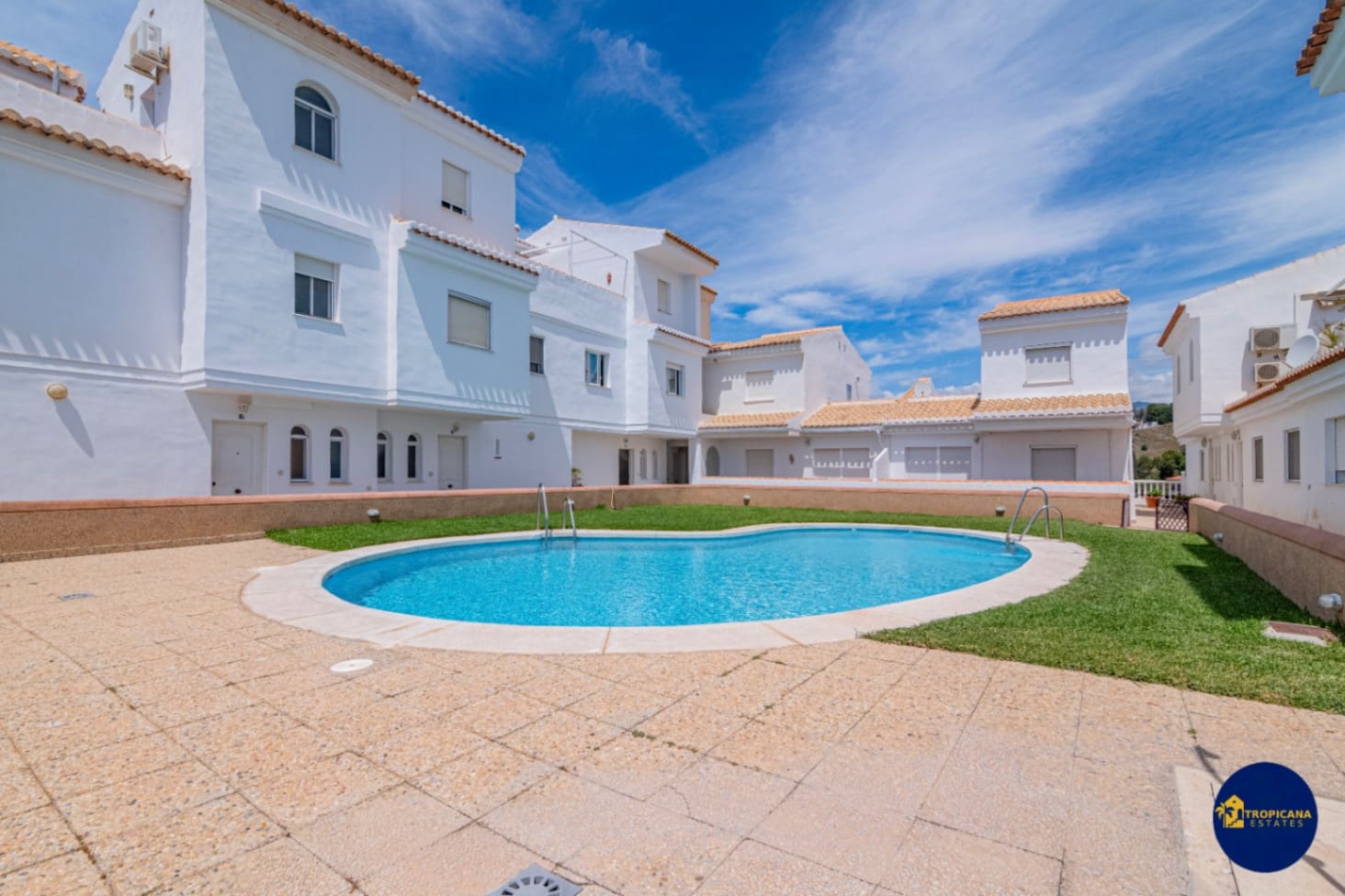 3 soveværelse Rækkehus til salg i Velilla med swimmingpool garage - € 299.000 (Ref: 8998275)