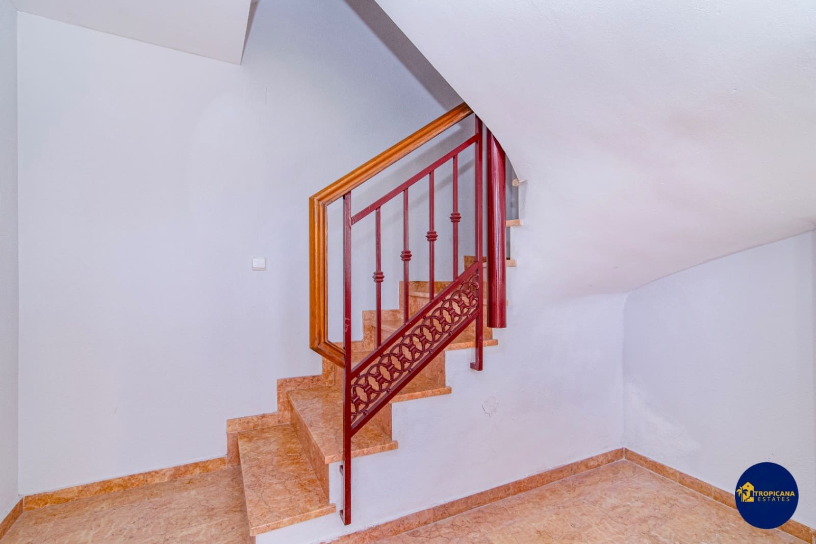 3 soveværelse Rækkehus til salg i Velilla med swimmingpool garage - € 299.000 (Ref: 8998275)