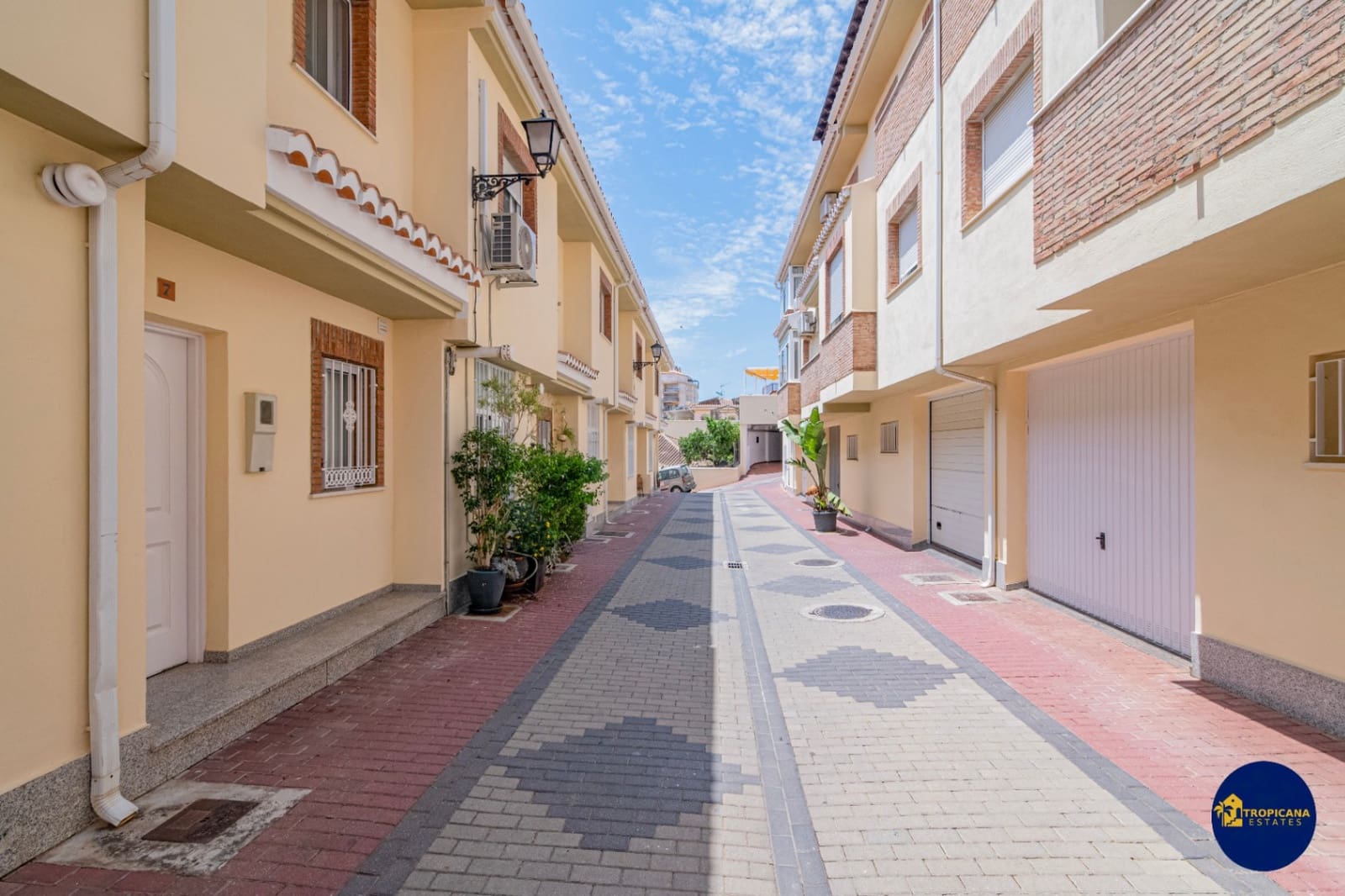 3 soveværelse Rækkehus til salg i Almunecar med garage - € 310.000 (Ref: 9148551)