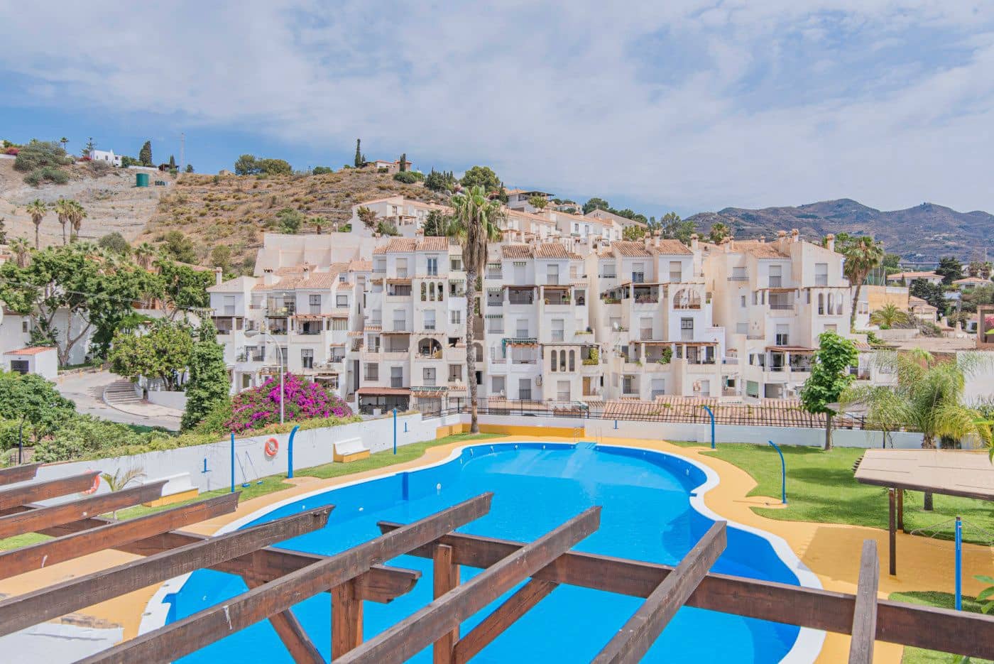 2 soveværelse Rækkehus til salg i Almunecar med swimmingpool garage - € 319.000 (Ref: 9197080)