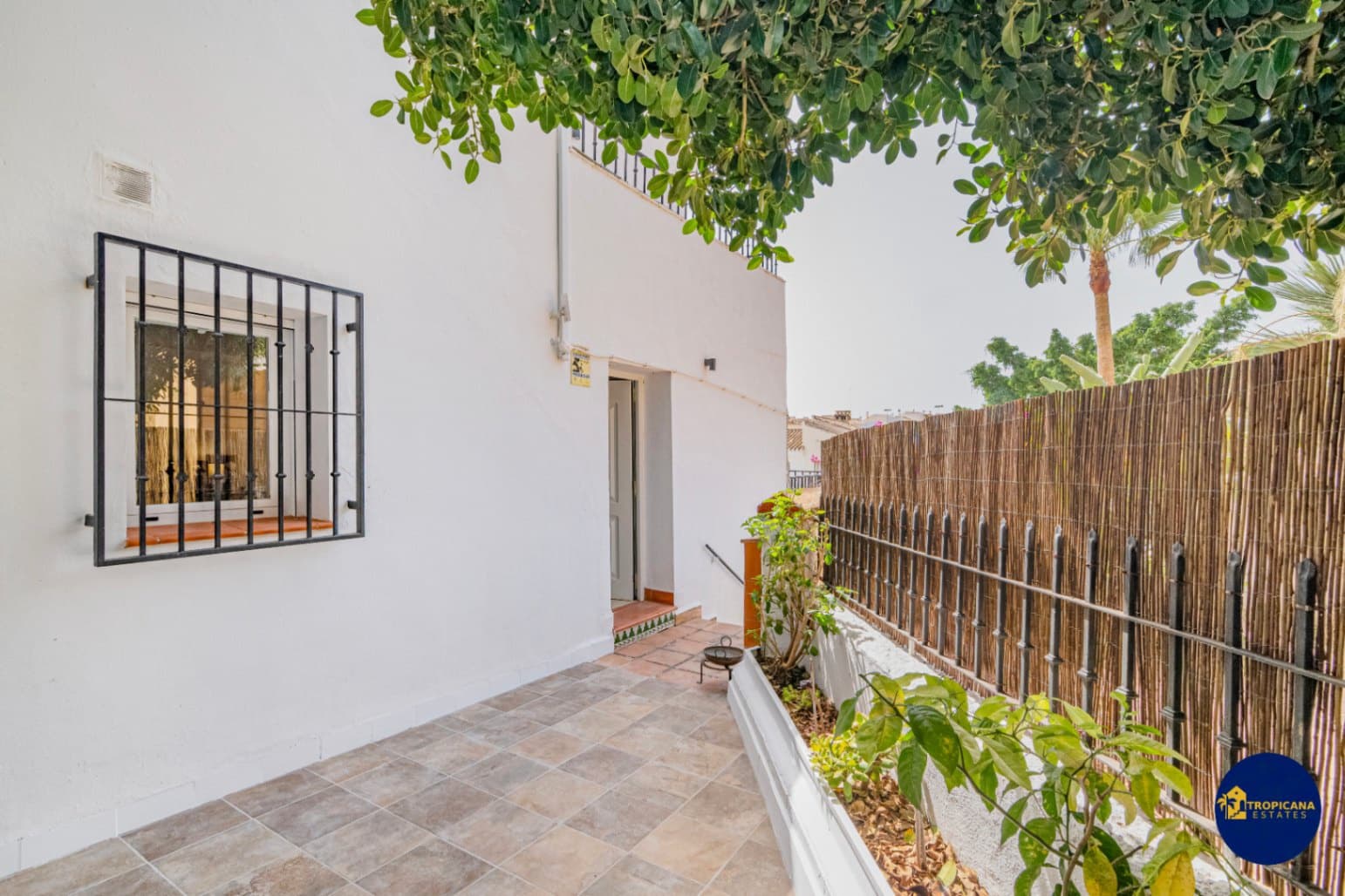 2 soveværelse Rækkehus til salg i Almunecar med swimmingpool garage - € 319.000 (Ref: 9197080)