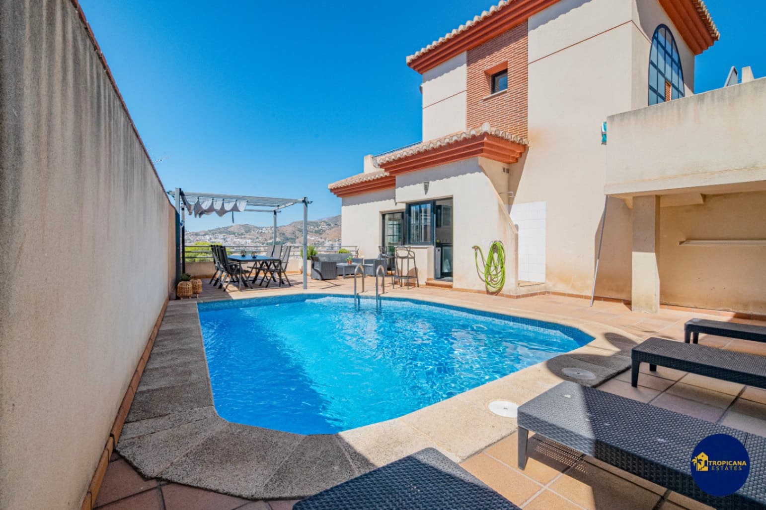 4 bedroom Villa for sale in Almunecar with pool garage - € 720,000 (Ref: 9273045)