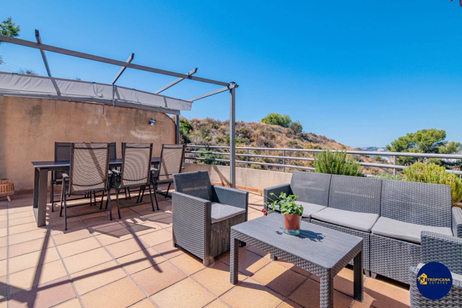 4 bedroom Villa for sale in Almunecar with pool garage - € 720,000 (Ref: 9273045)