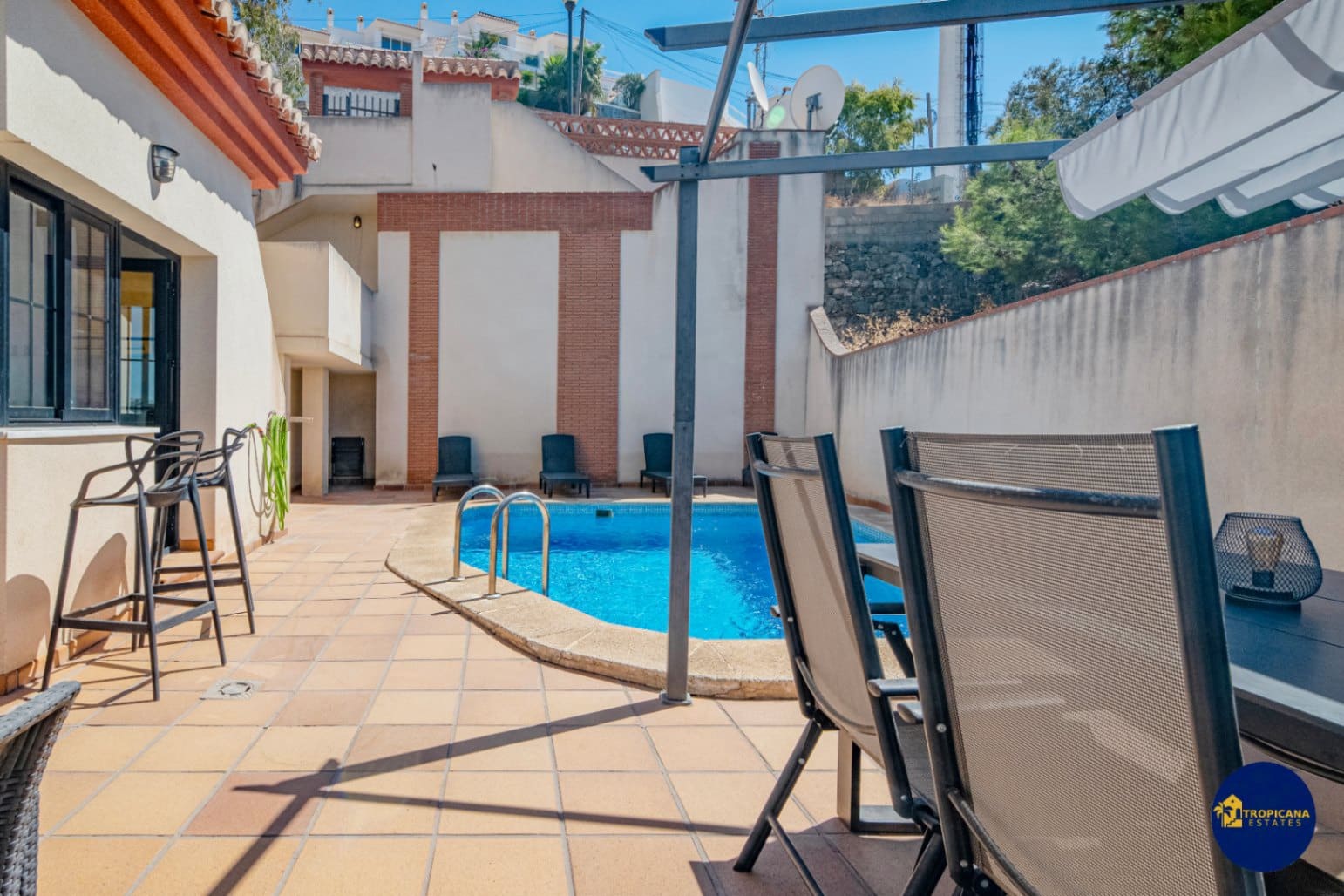 4 bedroom Villa for sale in Almunecar with pool garage - € 720,000 (Ref: 9273045)