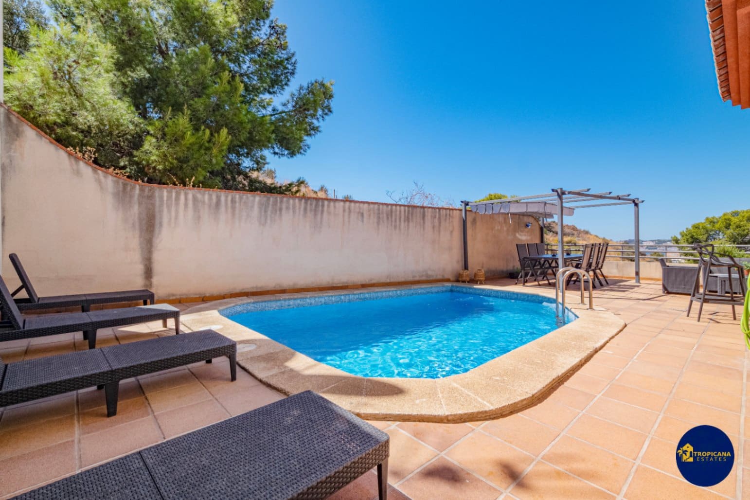 4 bedroom Villa for sale in Almunecar with pool garage - € 720,000 (Ref: 9273045)