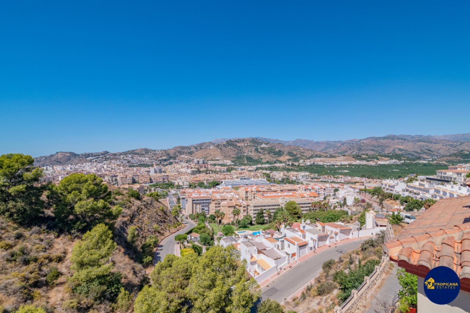 4 bedroom Villa for sale in Almunecar with pool garage - € 720,000 (Ref: 9273045)