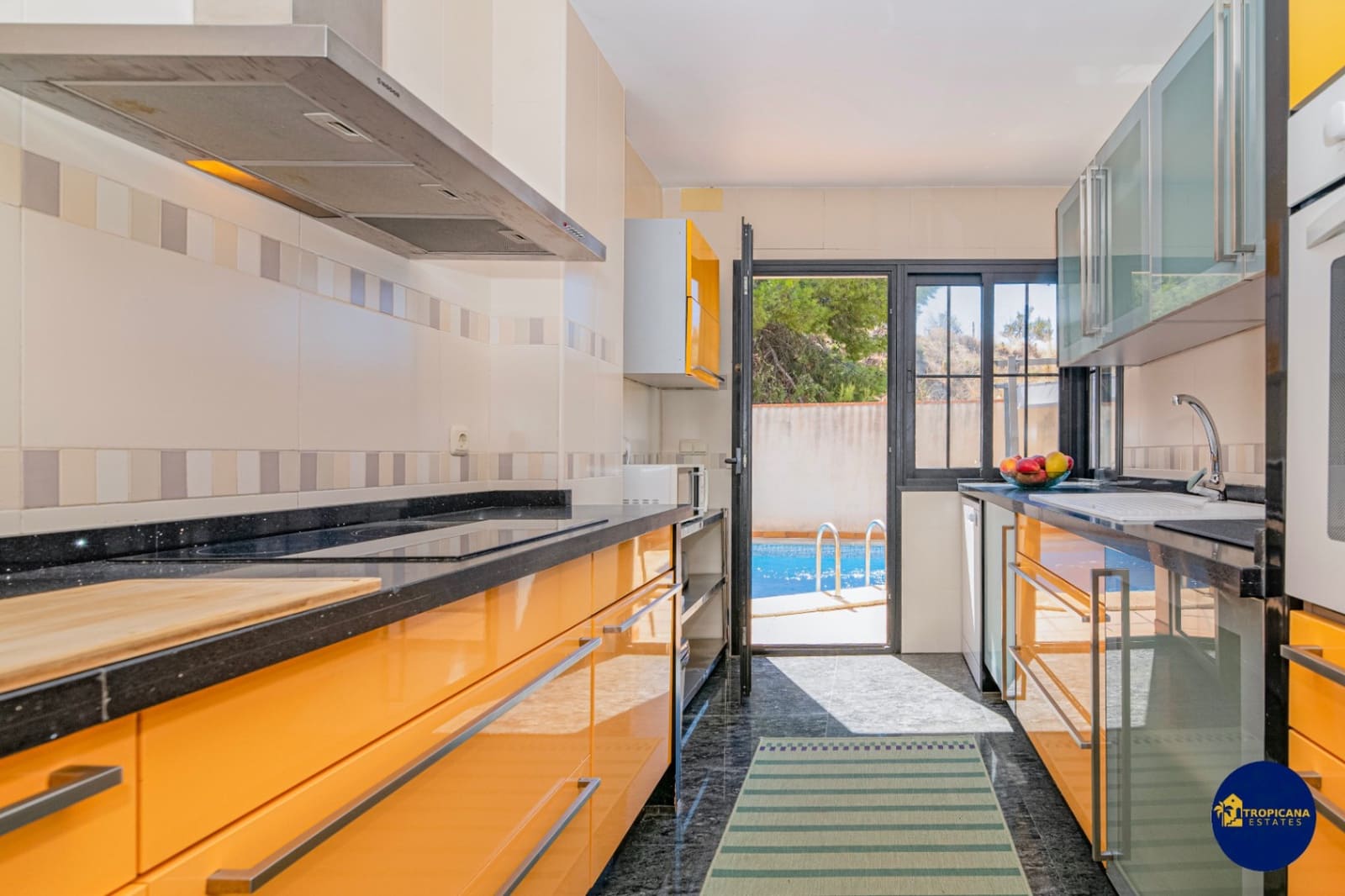 4 bedroom Villa for sale in Almunecar with pool garage - € 720,000 (Ref: 9273045)