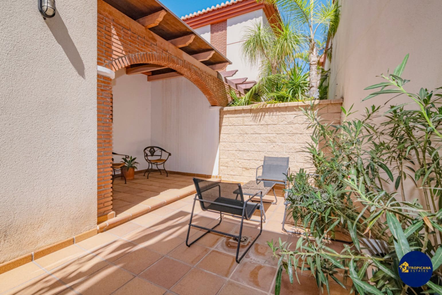 4 bedroom Villa for sale in Almunecar with pool garage - € 720,000 (Ref: 9273045)