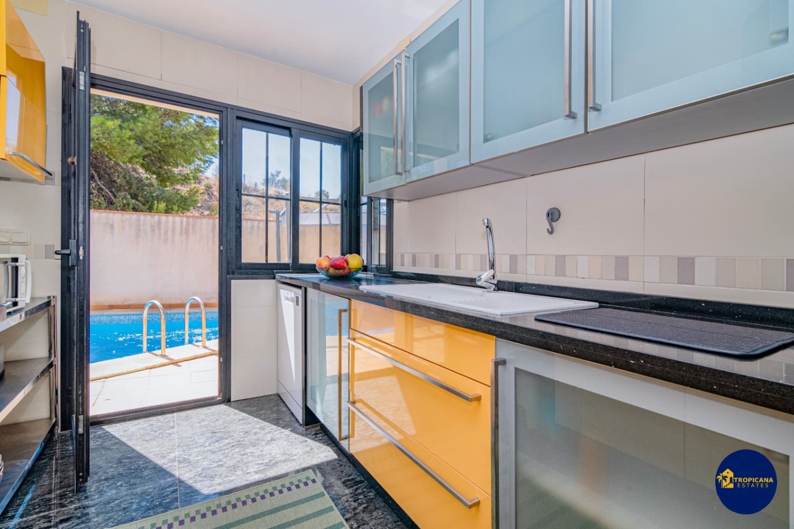 4 bedroom Villa for sale in Almunecar with pool garage - € 720,000 (Ref: 9273045)