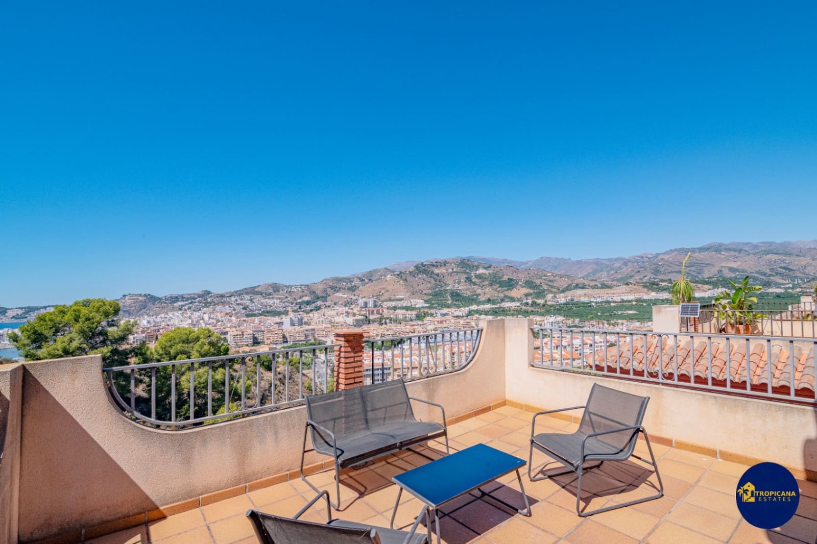 4 bedroom Villa for sale in Almunecar with pool garage - € 720,000 (Ref: 9273045)