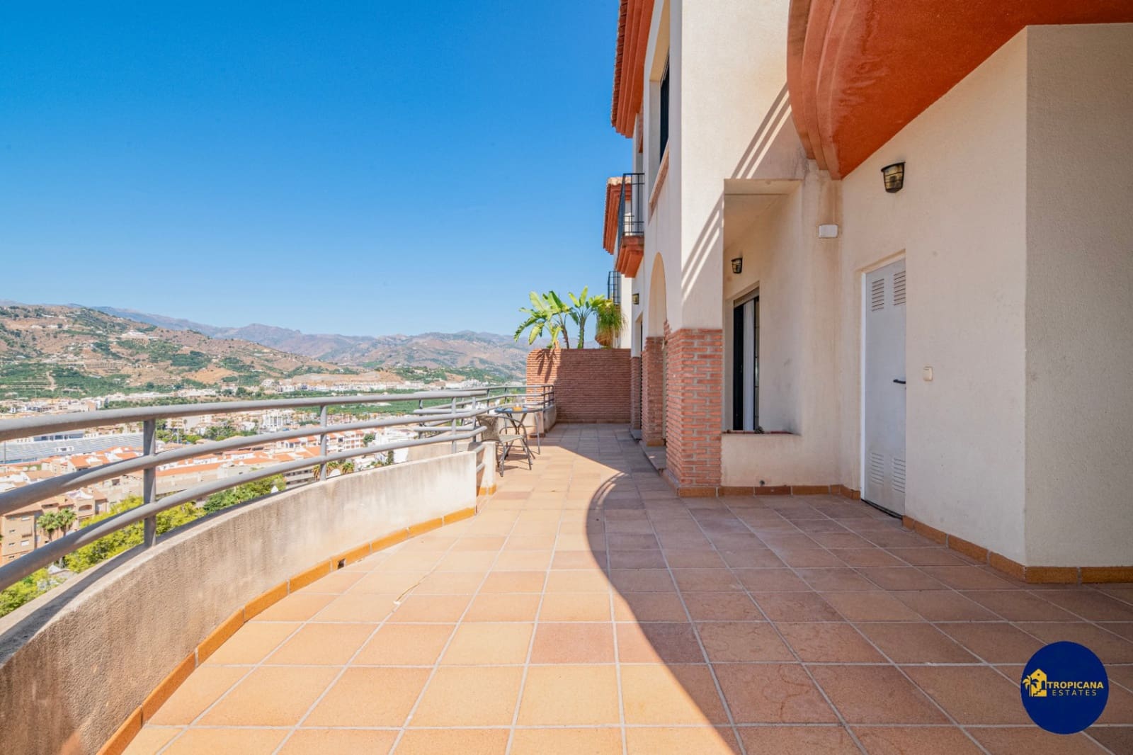 4 bedroom Villa for sale in Almunecar with pool garage - € 720,000 (Ref: 9273045)