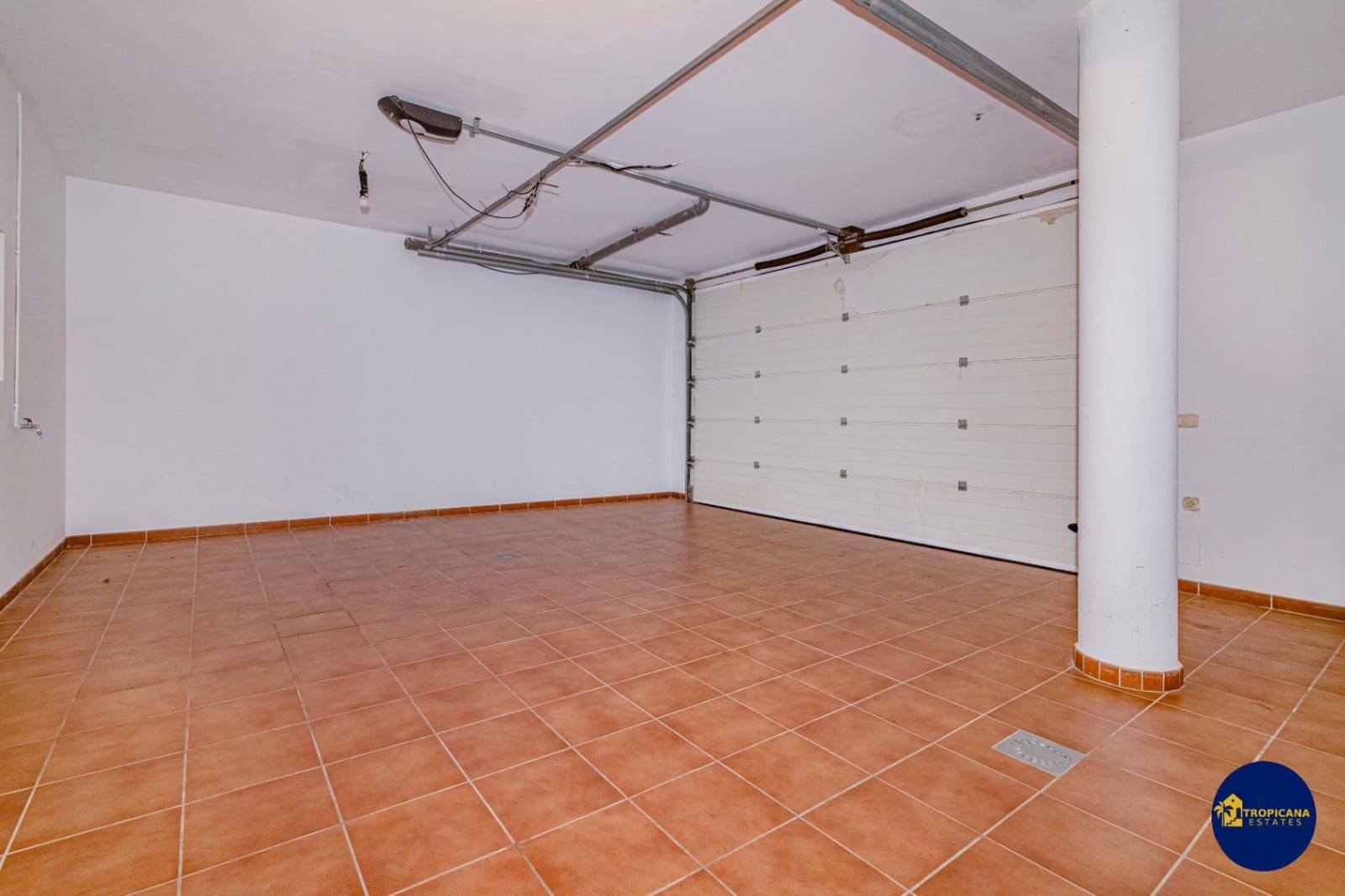 4 bedroom Villa for sale in Almunecar with pool garage - € 720,000 (Ref: 9273045)