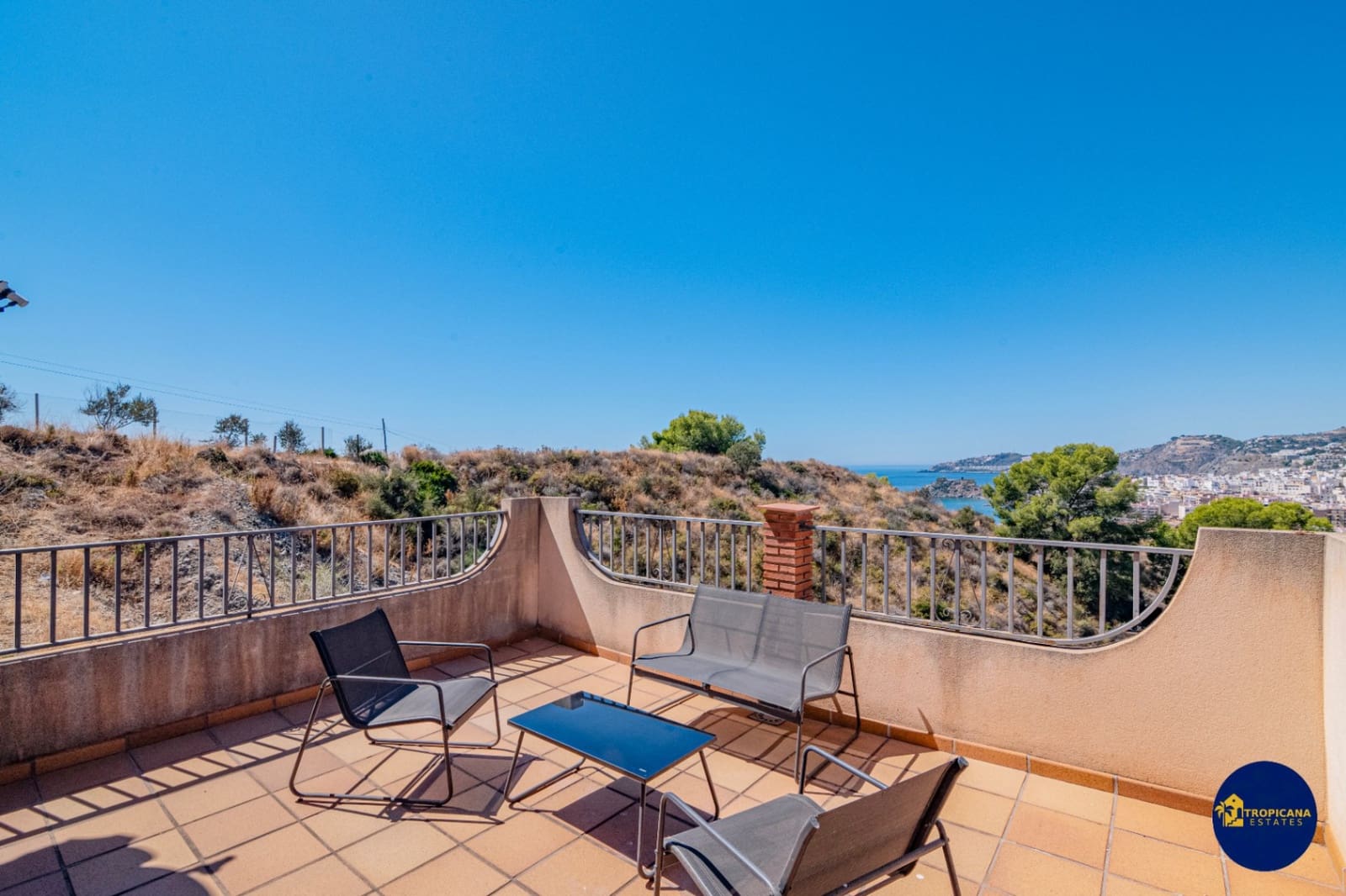 4 bedroom Villa for sale in Almunecar with pool garage - € 720,000 (Ref: 9273045)