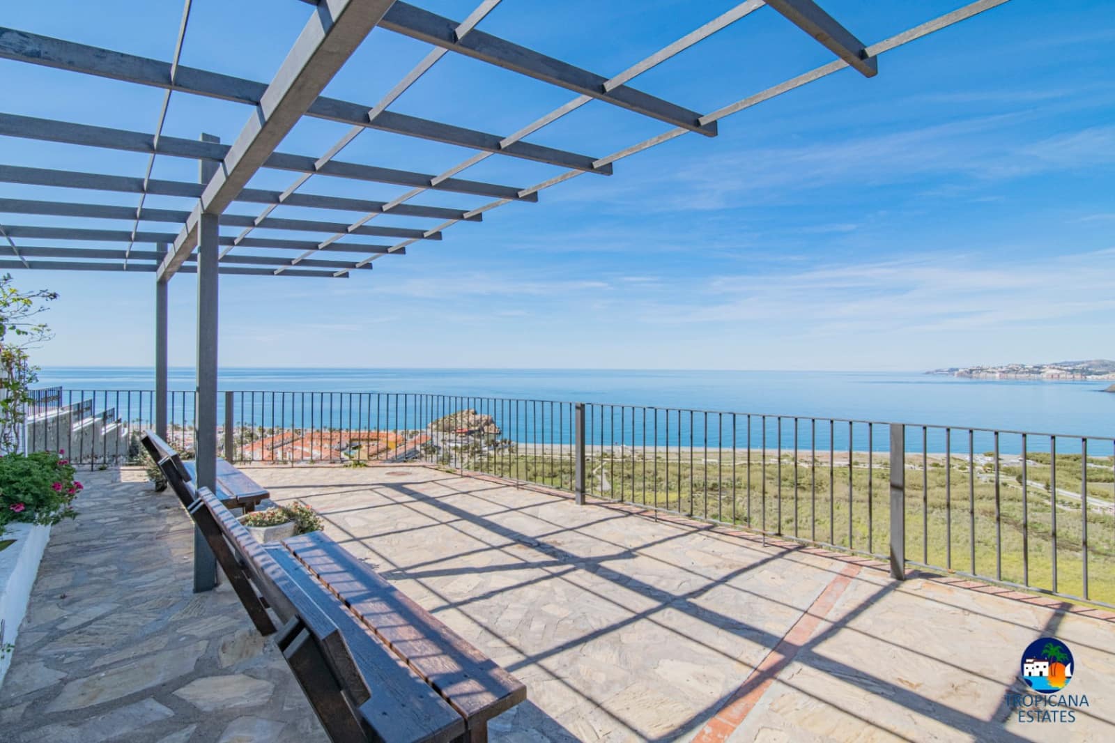 2 sovrum Radhus till salu i Salobrena - 329 000 € (Ref: 9395496)