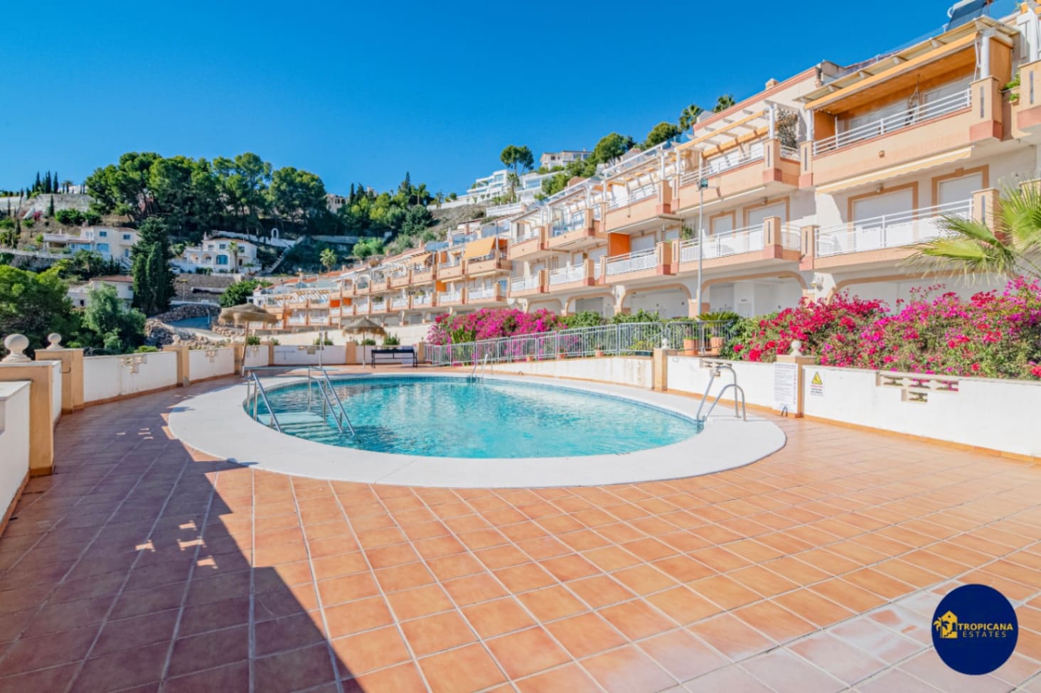 2 soverom Leilighet til salgs i Almunecar med svømmebasseng garasje - € 259 000 (Ref: 9432509)