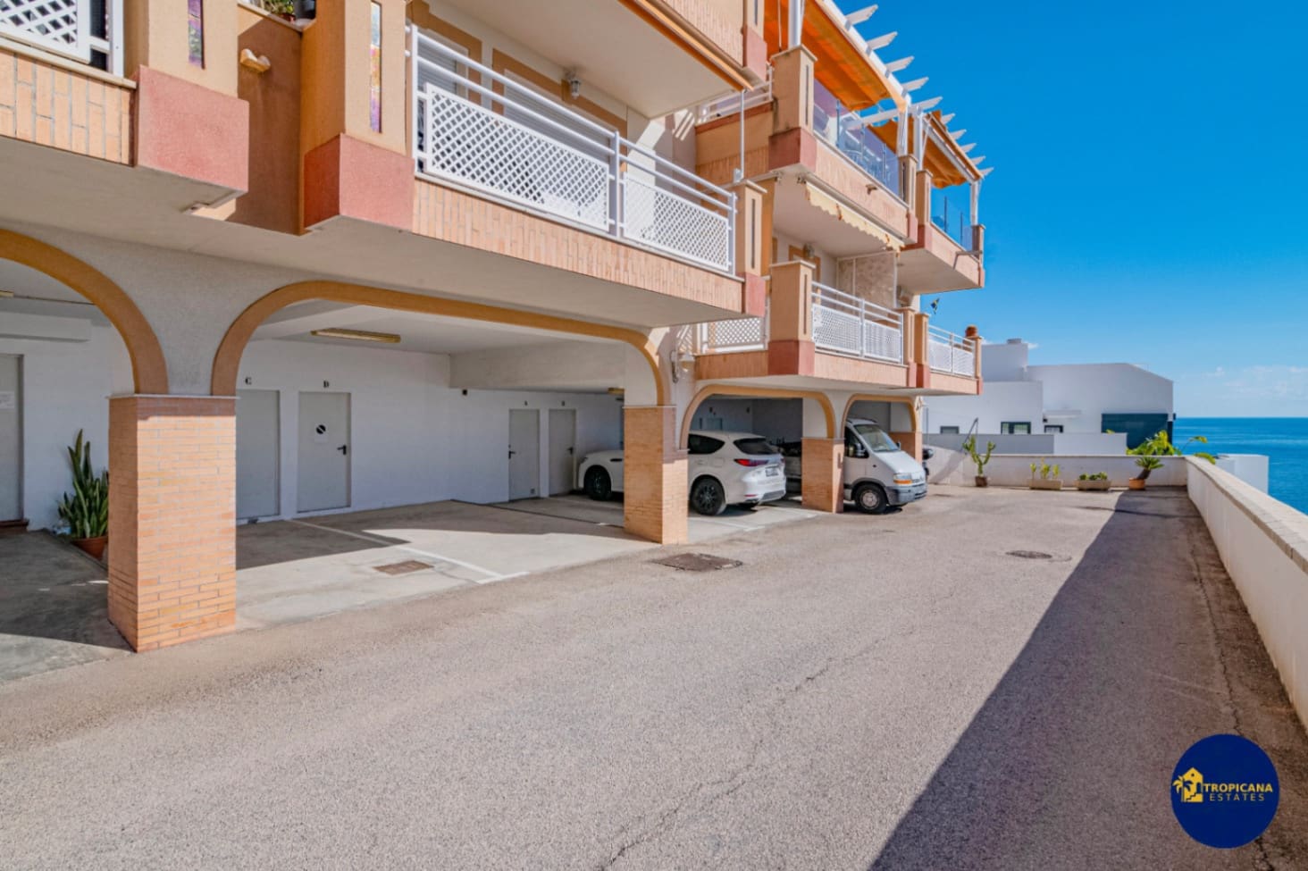 2 soverom Leilighet til salgs i Almunecar med svømmebasseng garasje - € 259 000 (Ref: 9432509)