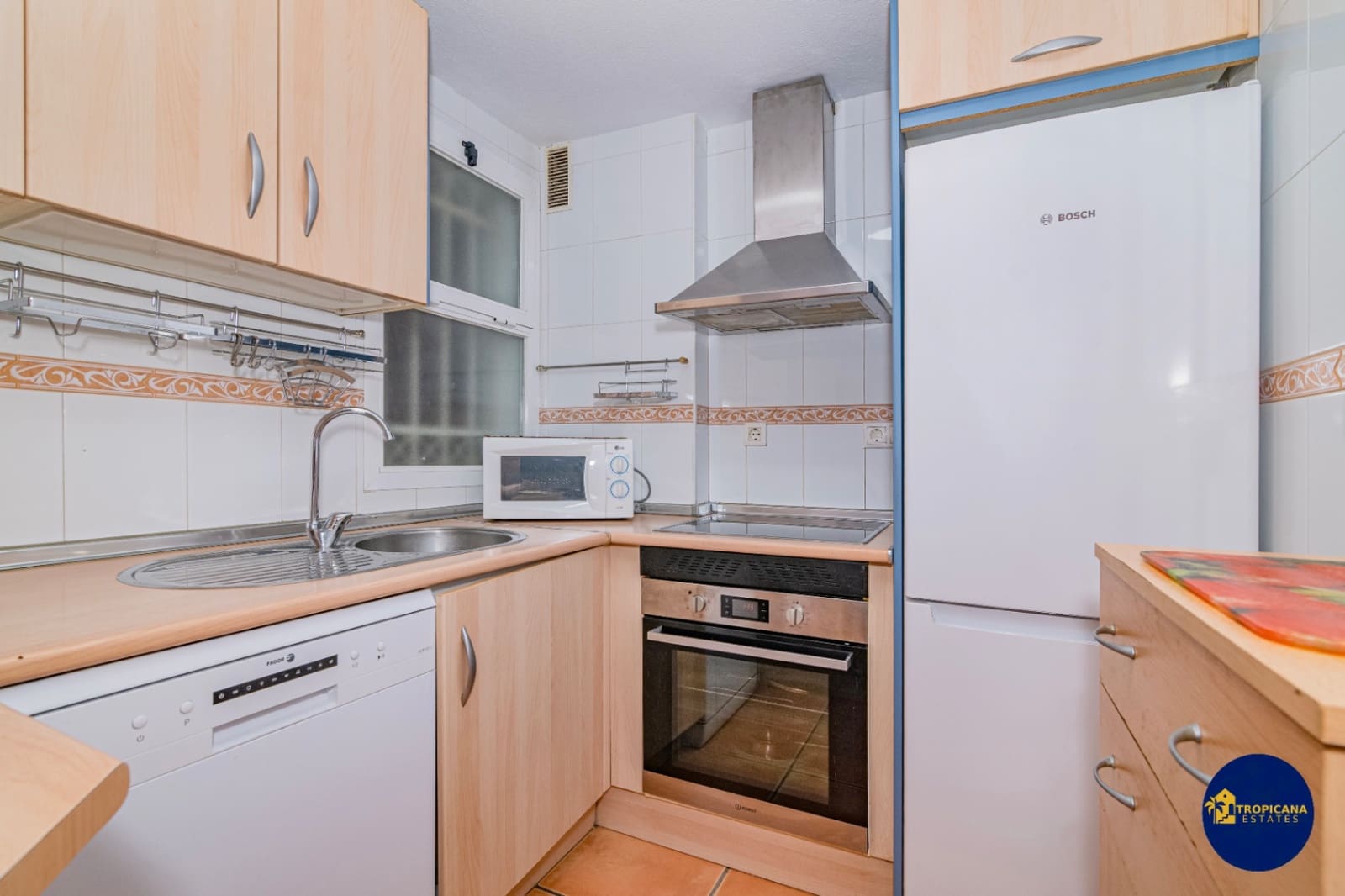 2 soverom Leilighet til salgs i Almunecar med svømmebasseng garasje - € 259 000 (Ref: 9432509)