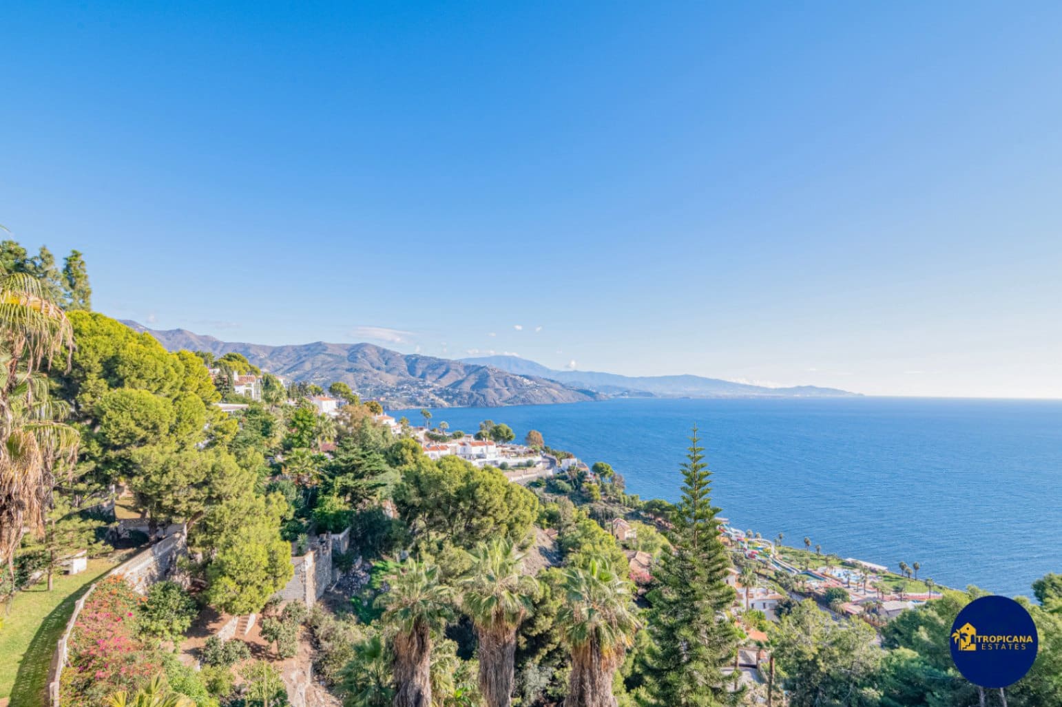 4 soveværelse Rækkehus til salg i Almunecar med swimmingpool garage - € 395.000 (Ref: 9441074)