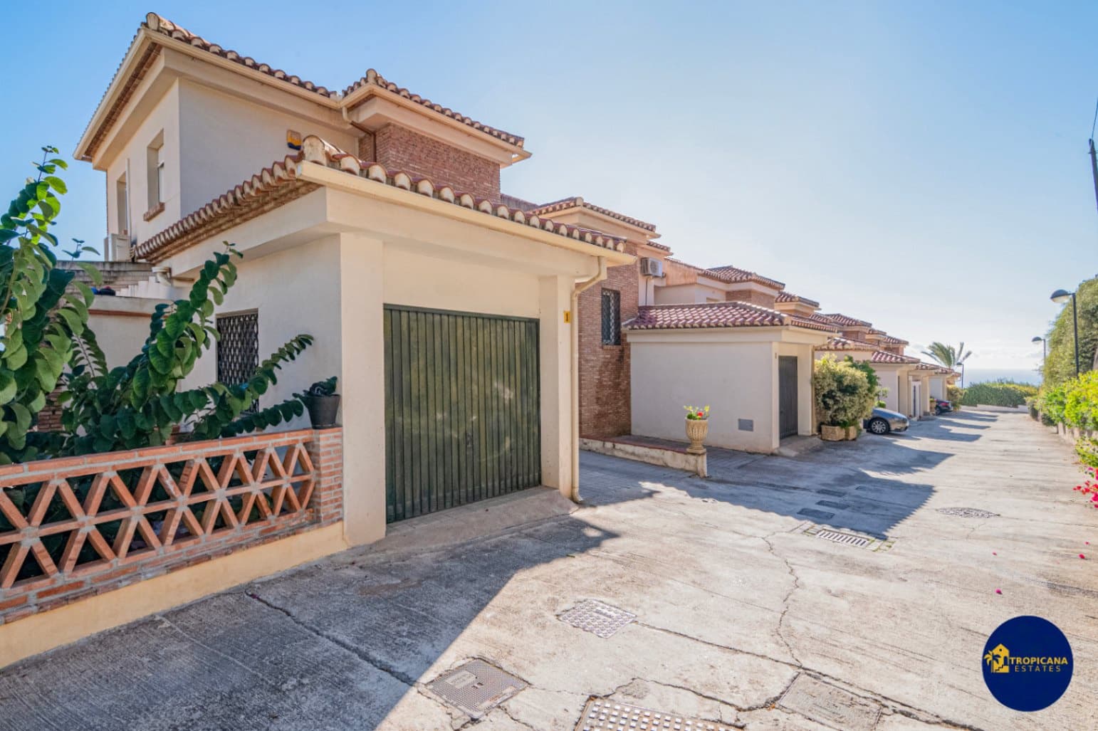 4 soveværelse Rækkehus til salg i Almunecar med swimmingpool garage - € 395.000 (Ref: 9441074)