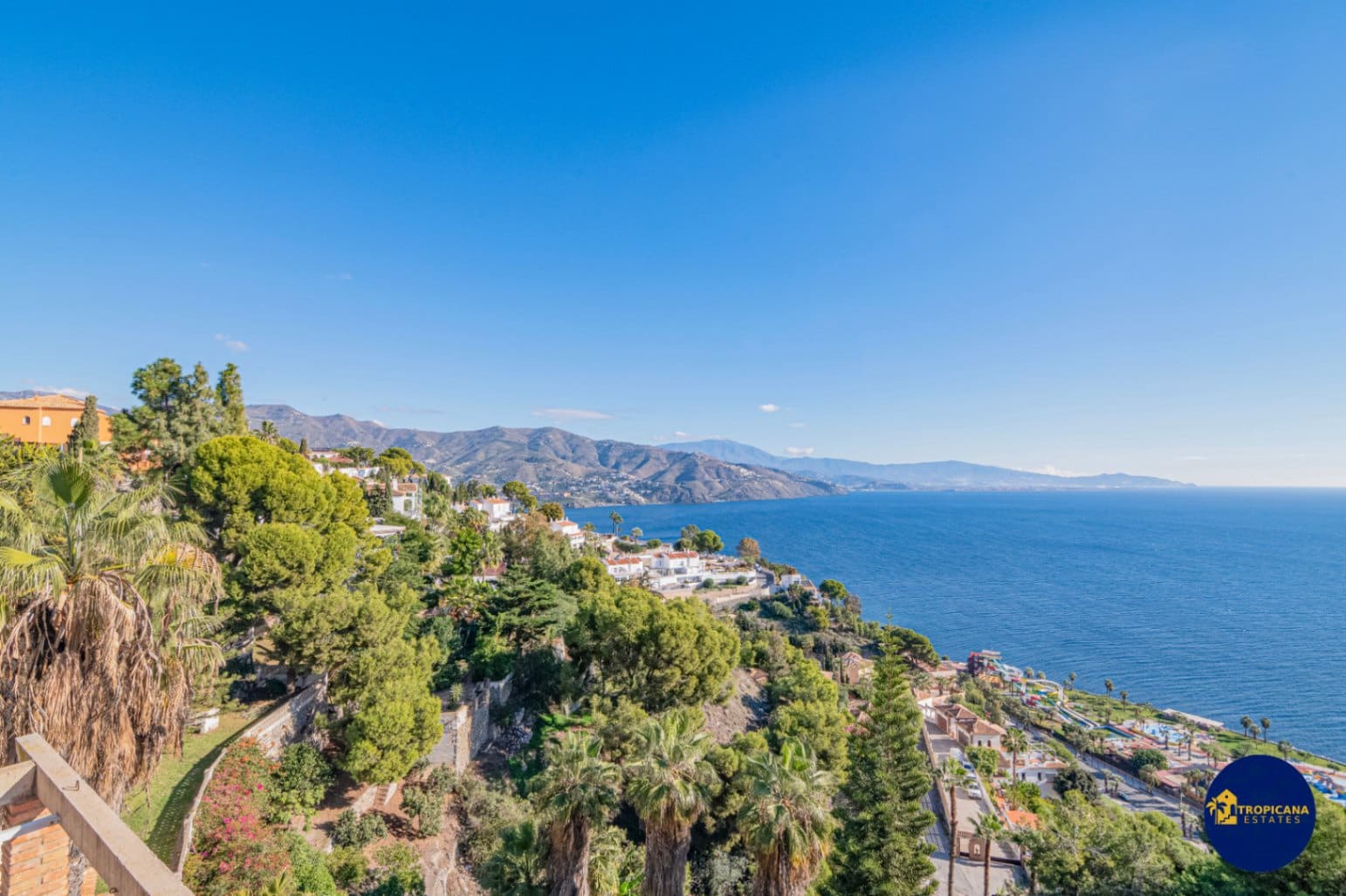 4 soveværelse Rækkehus til salg i Almunecar med swimmingpool garage - € 395.000 (Ref: 9441074)