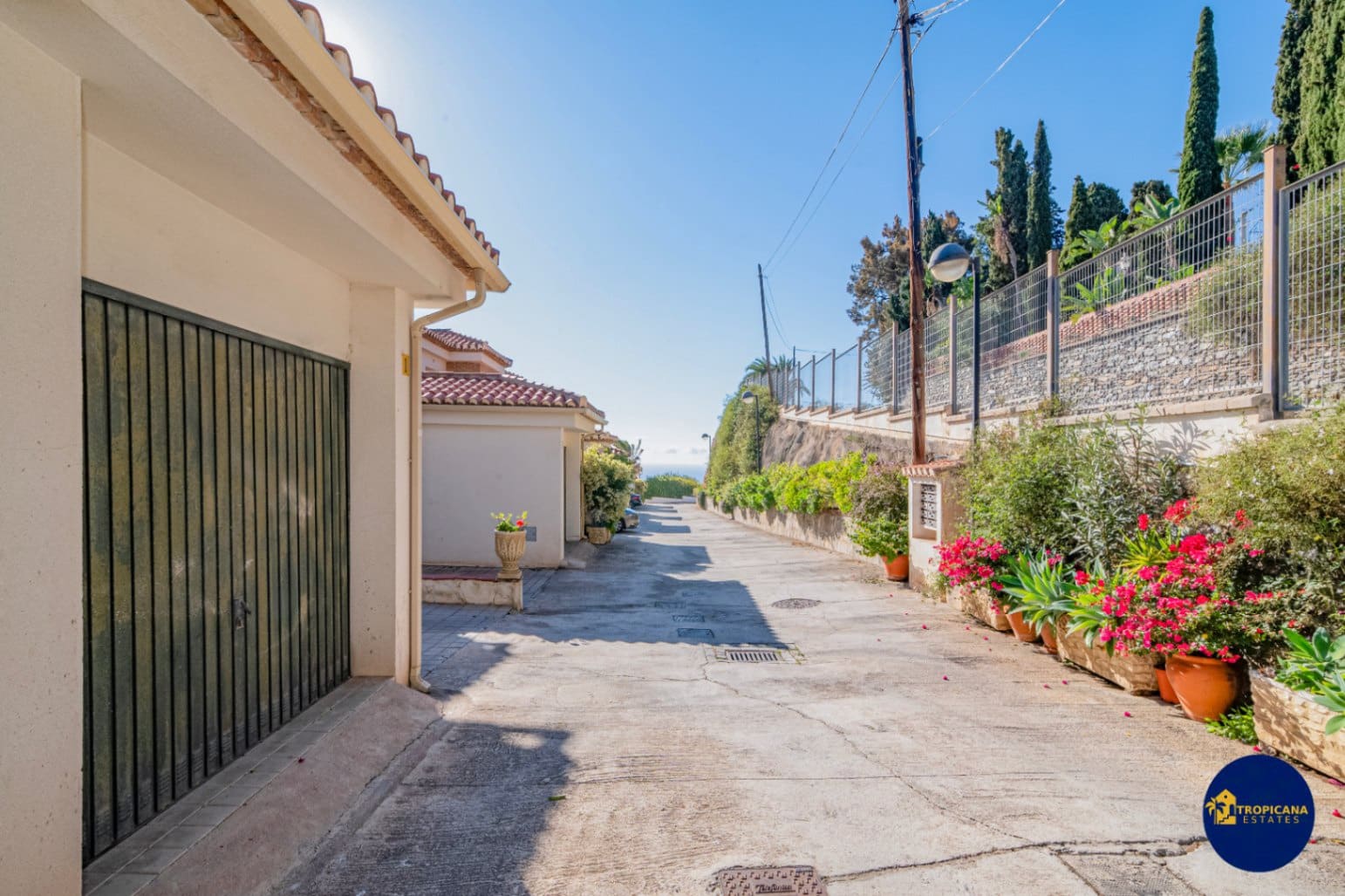 4 soveværelse Rækkehus til salg i Almunecar med swimmingpool garage - € 395.000 (Ref: 9441074)