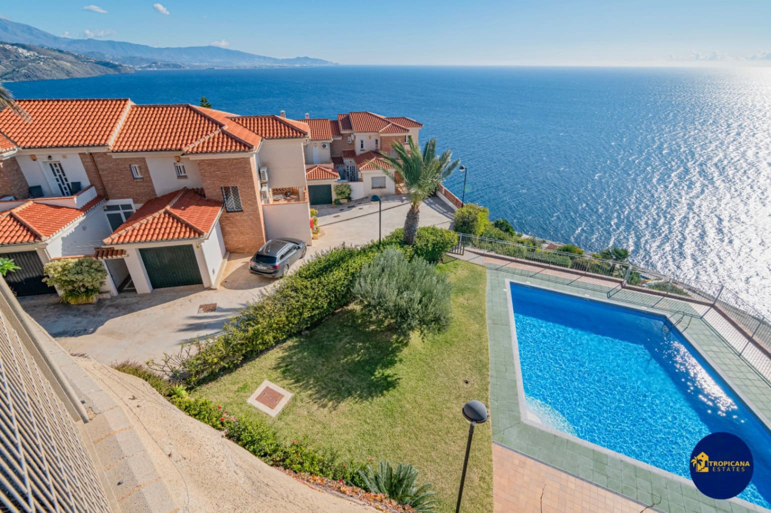 4 soveværelse Rækkehus til salg i Almunecar med swimmingpool garage - € 395.000 (Ref: 9441074)