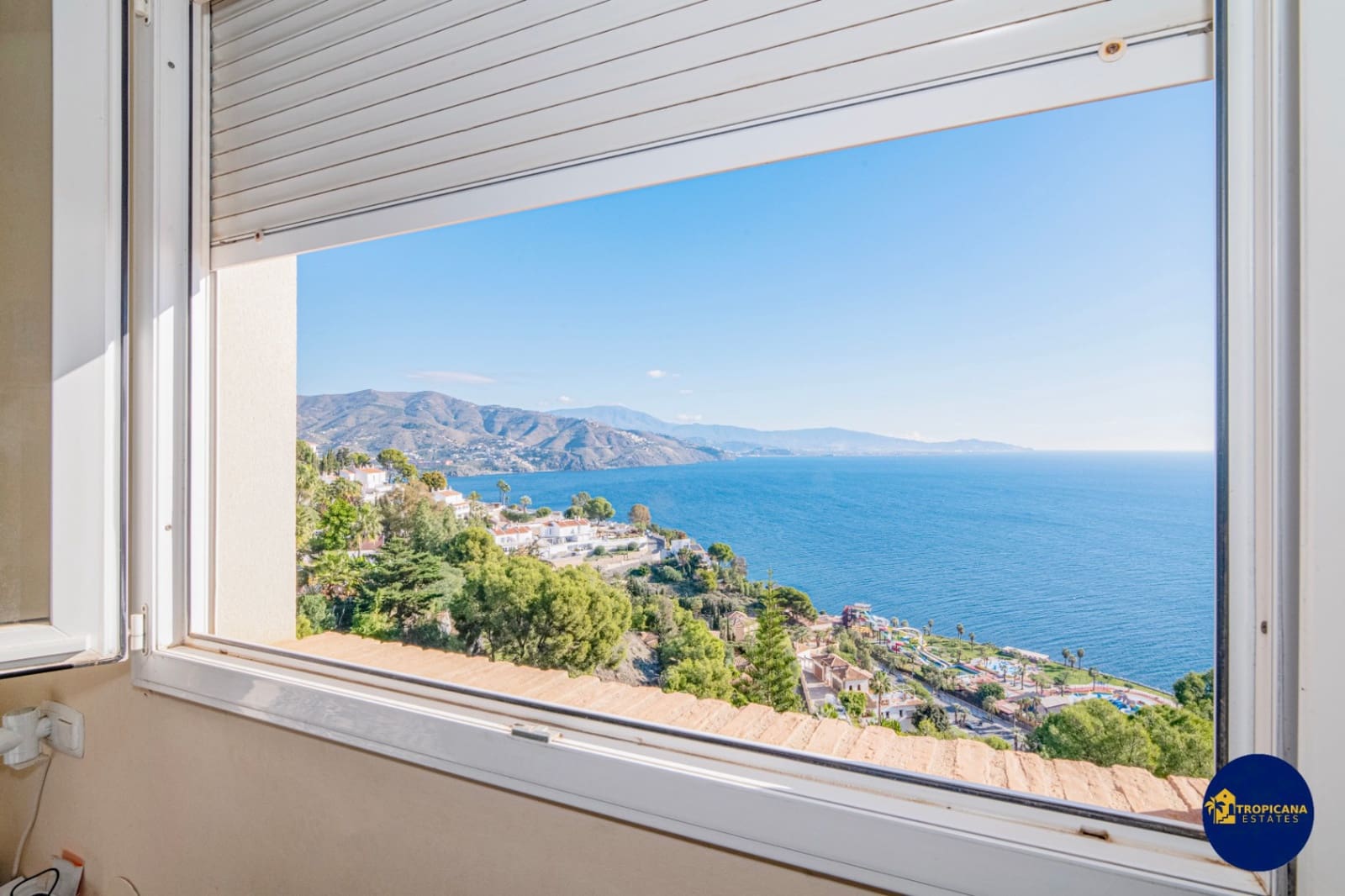 4 soveværelse Rækkehus til salg i Almunecar med swimmingpool garage - € 395.000 (Ref: 9441074)