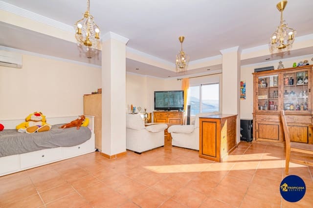 4 soverom Rekkehus til salgs i Almuñécar med svømmebasseng garasje - € 395 000 (Ref: 9441074)