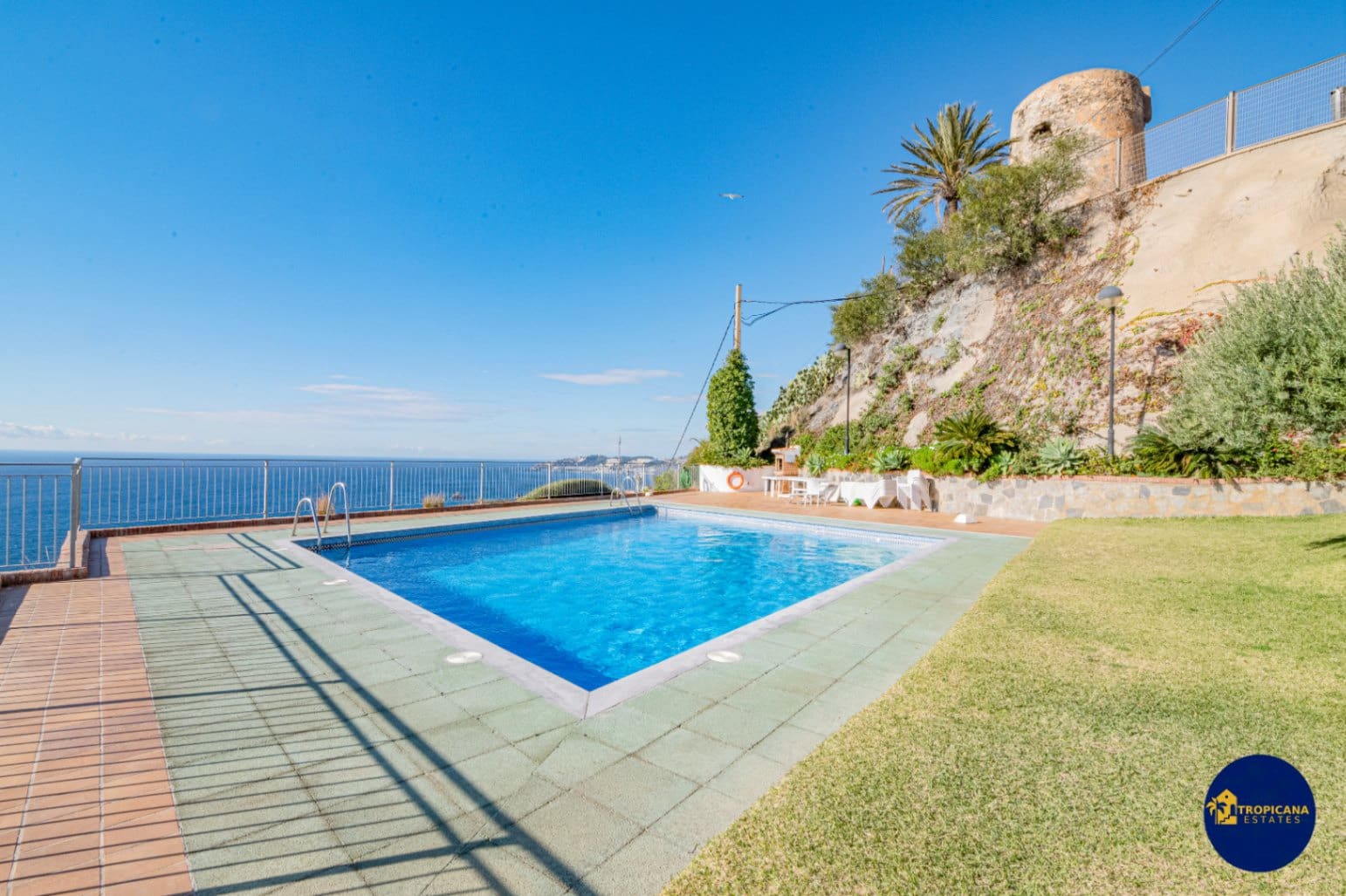 4 soveværelse Rækkehus til salg i Almunecar med swimmingpool garage - € 395.000 (Ref: 9441074)