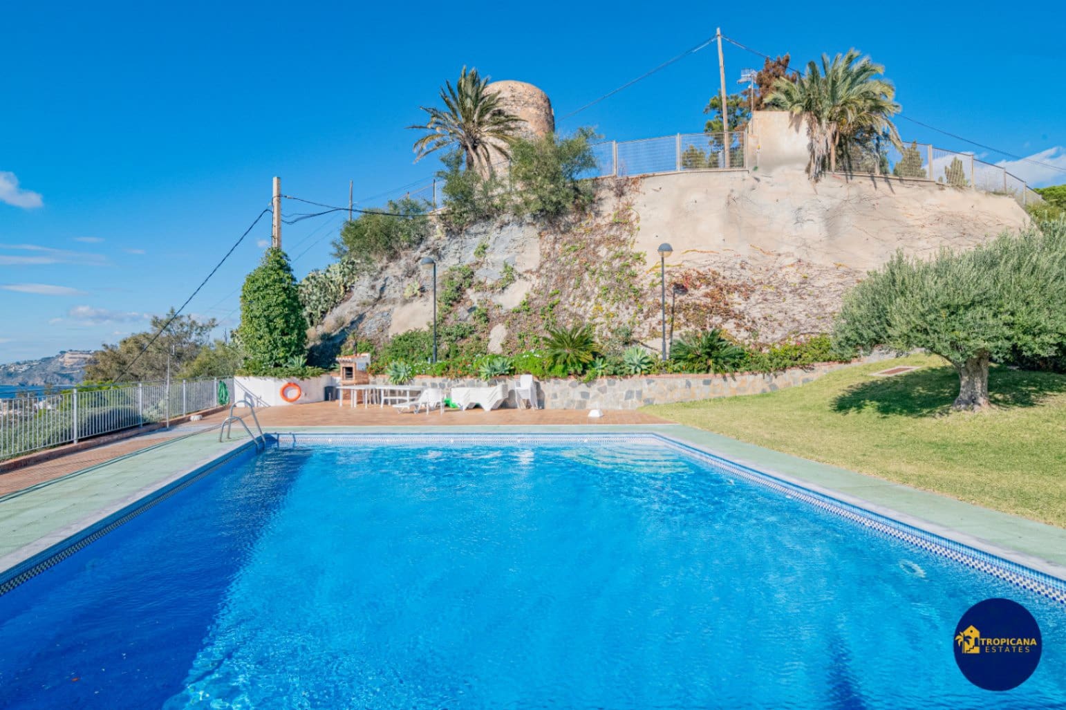 4 soveværelse Rækkehus til salg i Almunecar med swimmingpool garage - € 395.000 (Ref: 9441074)