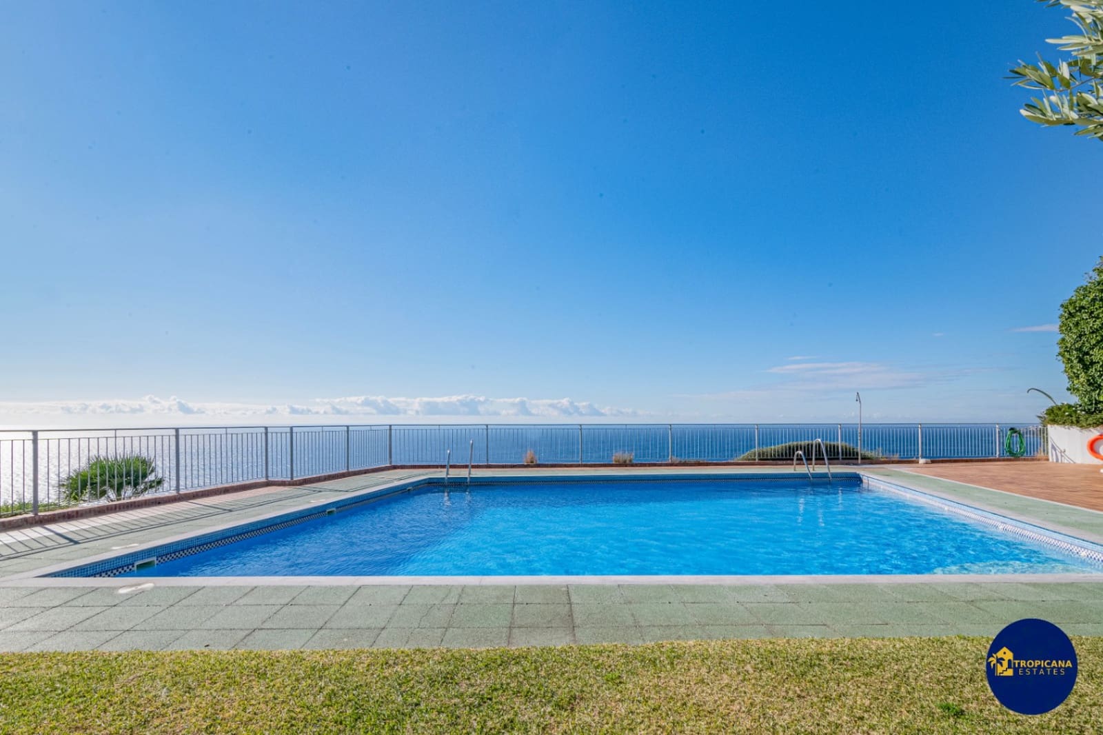 4 soveværelse Rækkehus til salg i Almunecar med swimmingpool garage - € 395.000 (Ref: 9441074)