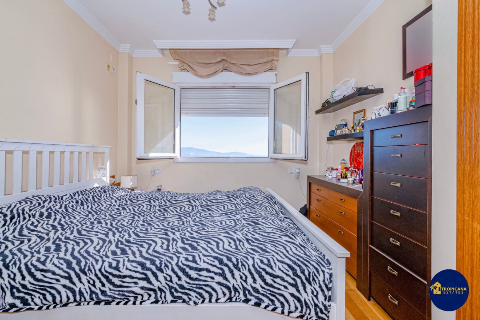 4 soveværelse Rækkehus til salg i Almunecar med swimmingpool garage - € 395.000 (Ref: 9441074)