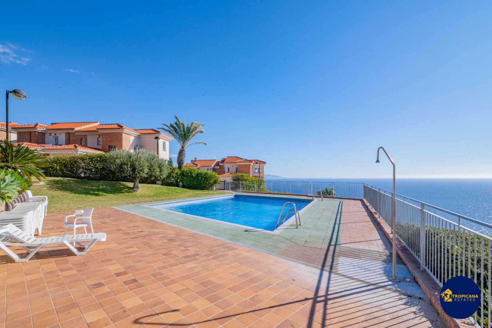 4 soveværelse Rækkehus til salg i Almunecar med swimmingpool garage - € 395.000 (Ref: 9441074)