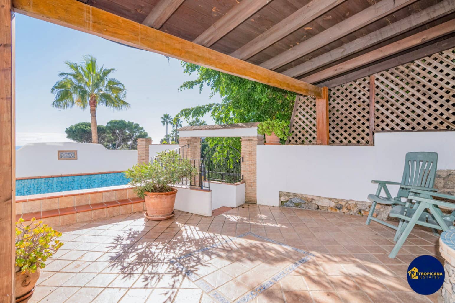 2 sovrum Radhus till salu i La Herradura med pool - 325 000 € (Ref: 9471485)