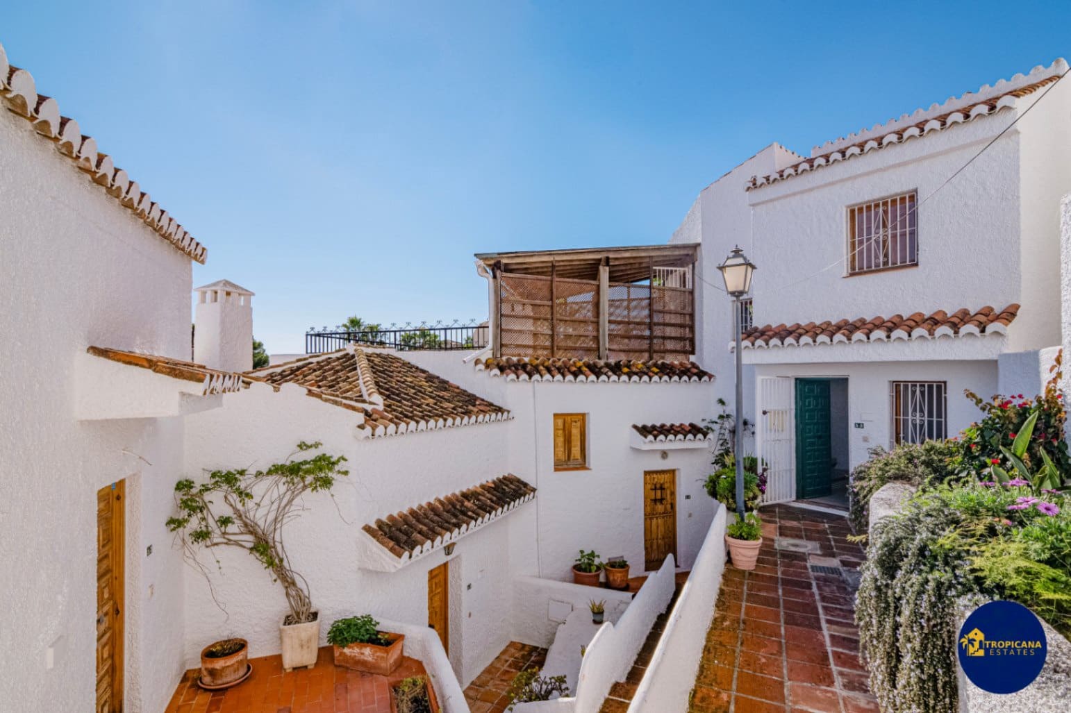 2 sovrum Radhus till salu i La Herradura med pool - 325 000 € (Ref: 9471485)