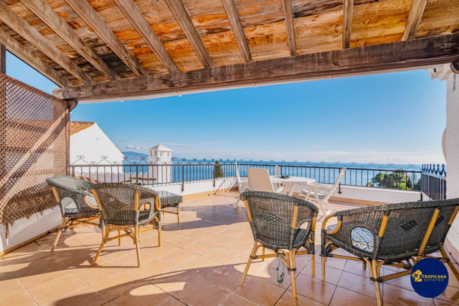 2 sovrum Radhus till salu i La Herradura med pool - 325 000 € (Ref: 9471485)