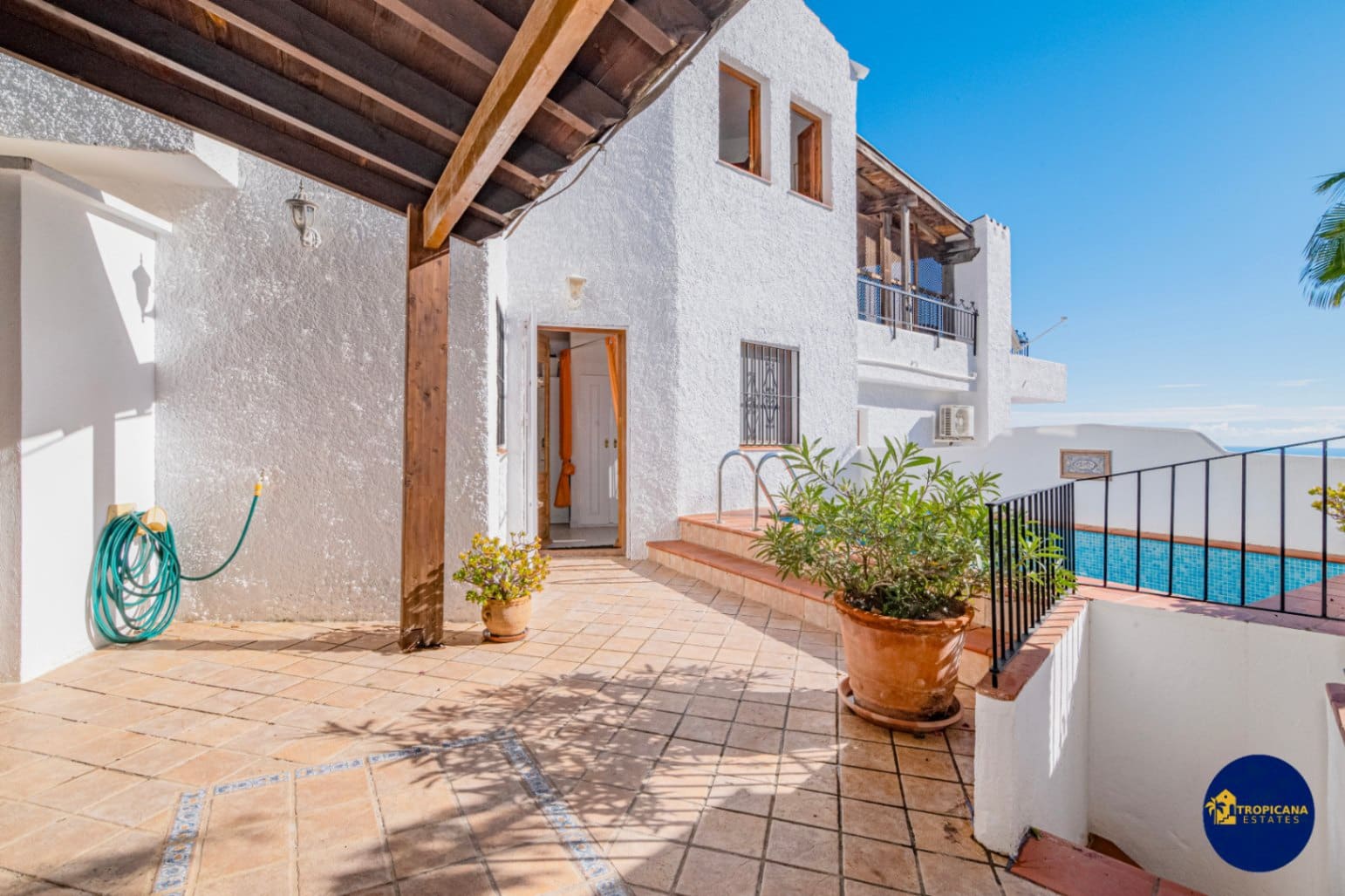 2 sovrum Radhus till salu i La Herradura med pool - 325 000 € (Ref: 9471485)