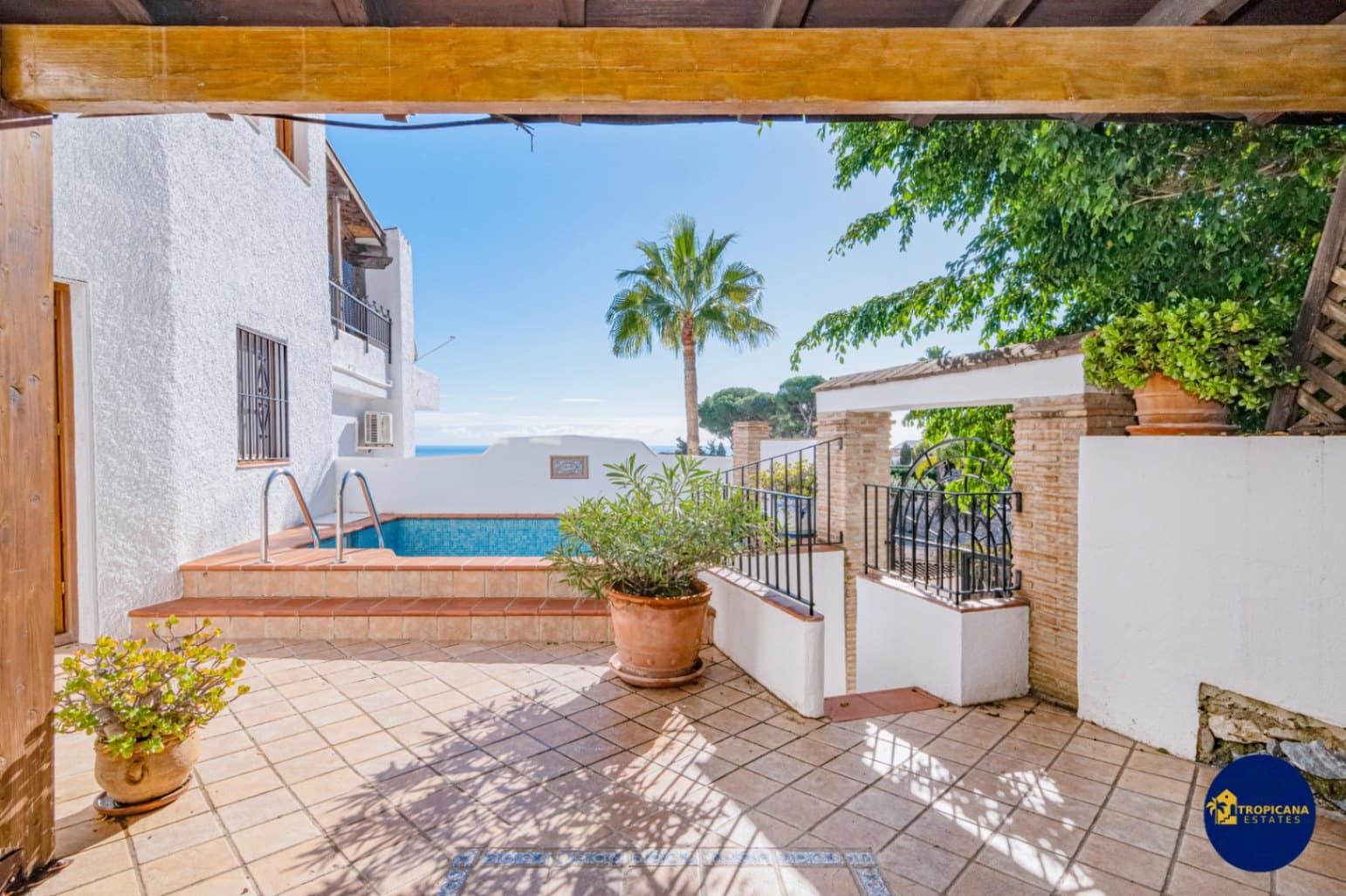 2 sovrum Radhus till salu i La Herradura med pool - 325 000 € (Ref: 9471485)