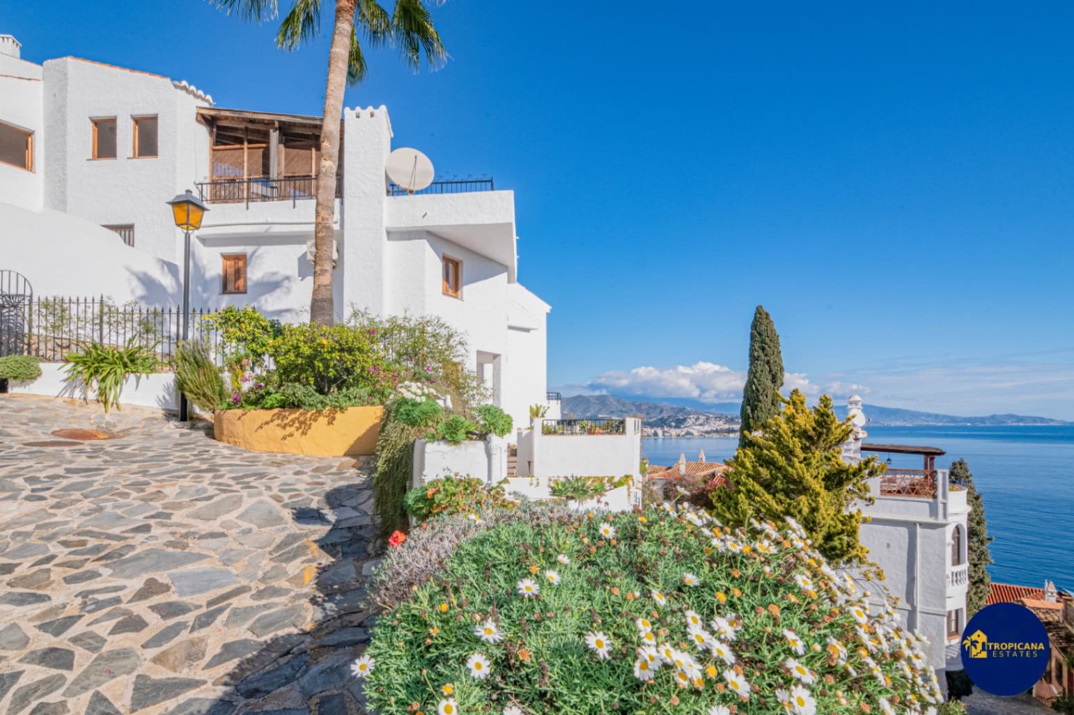 2 sovrum Radhus till salu i La Herradura med pool - 325 000 € (Ref: 9471485)